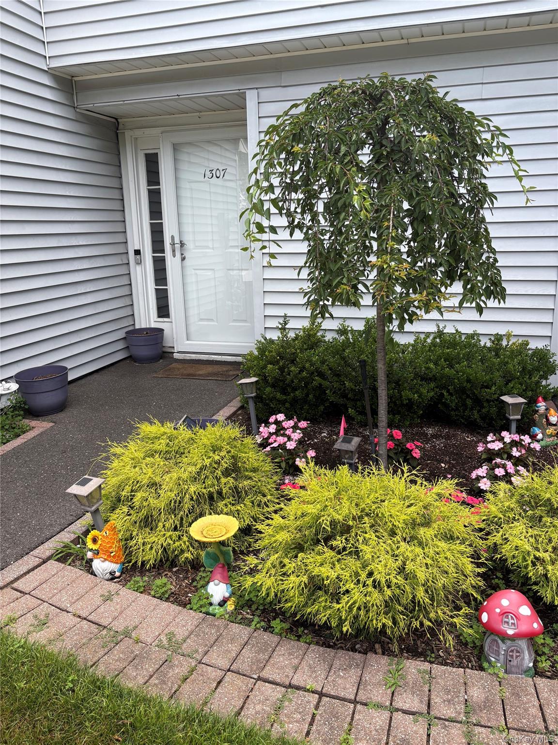 1307 Sara Circle – For Sale photo 2