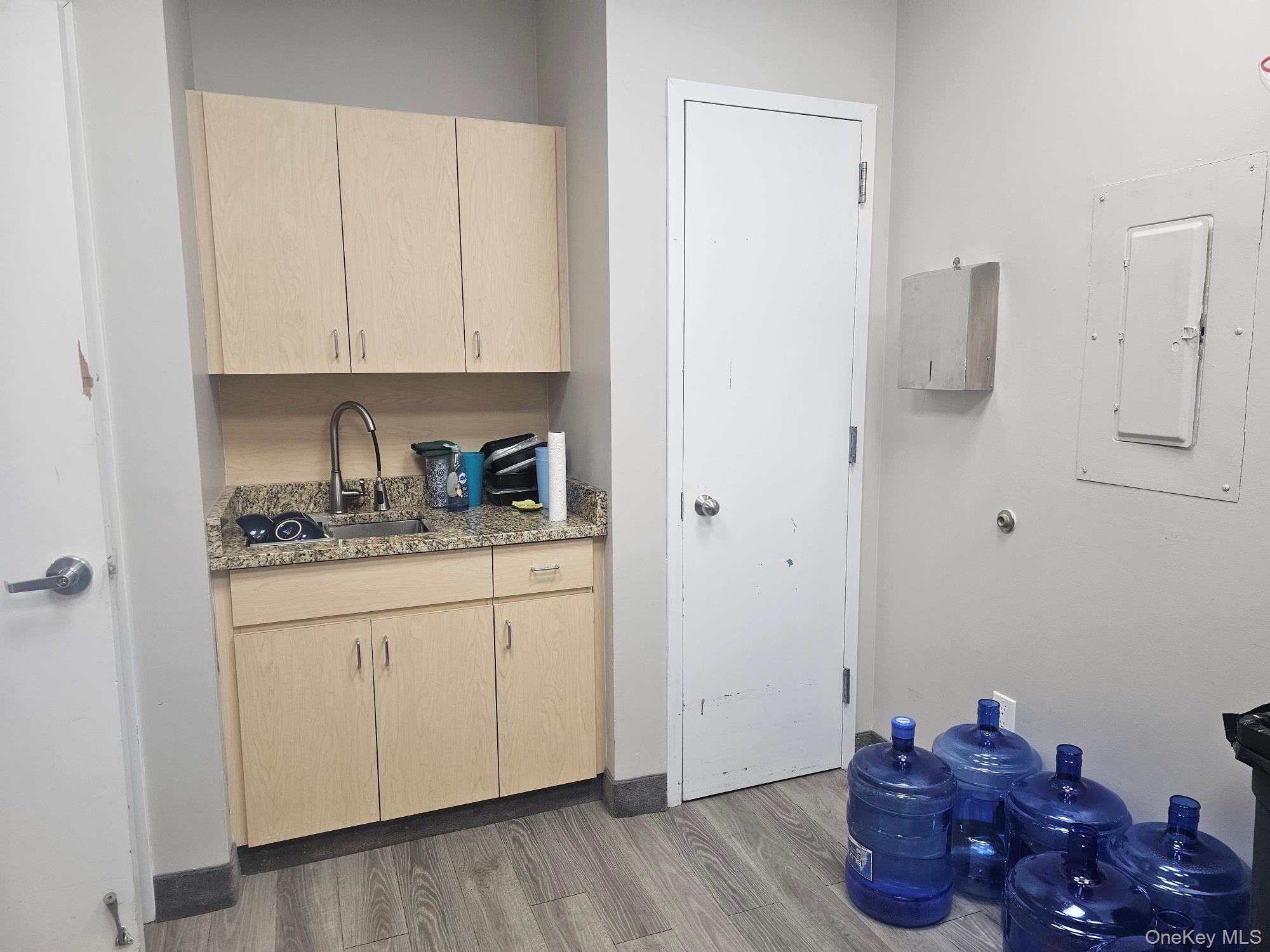 375 Deer Park Avenue – For Rent photo 12
