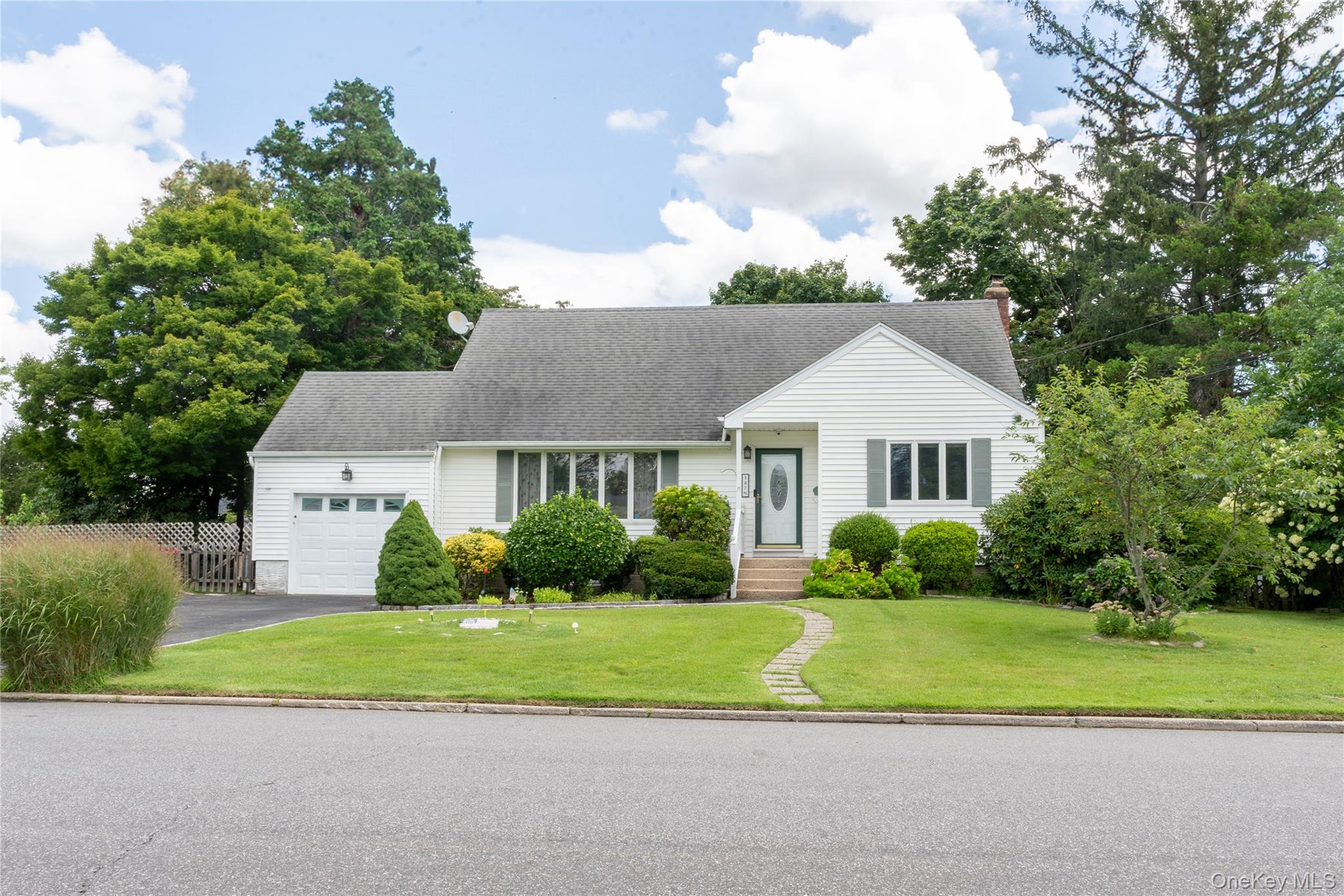 127 Suffolk Avenue – For Sale