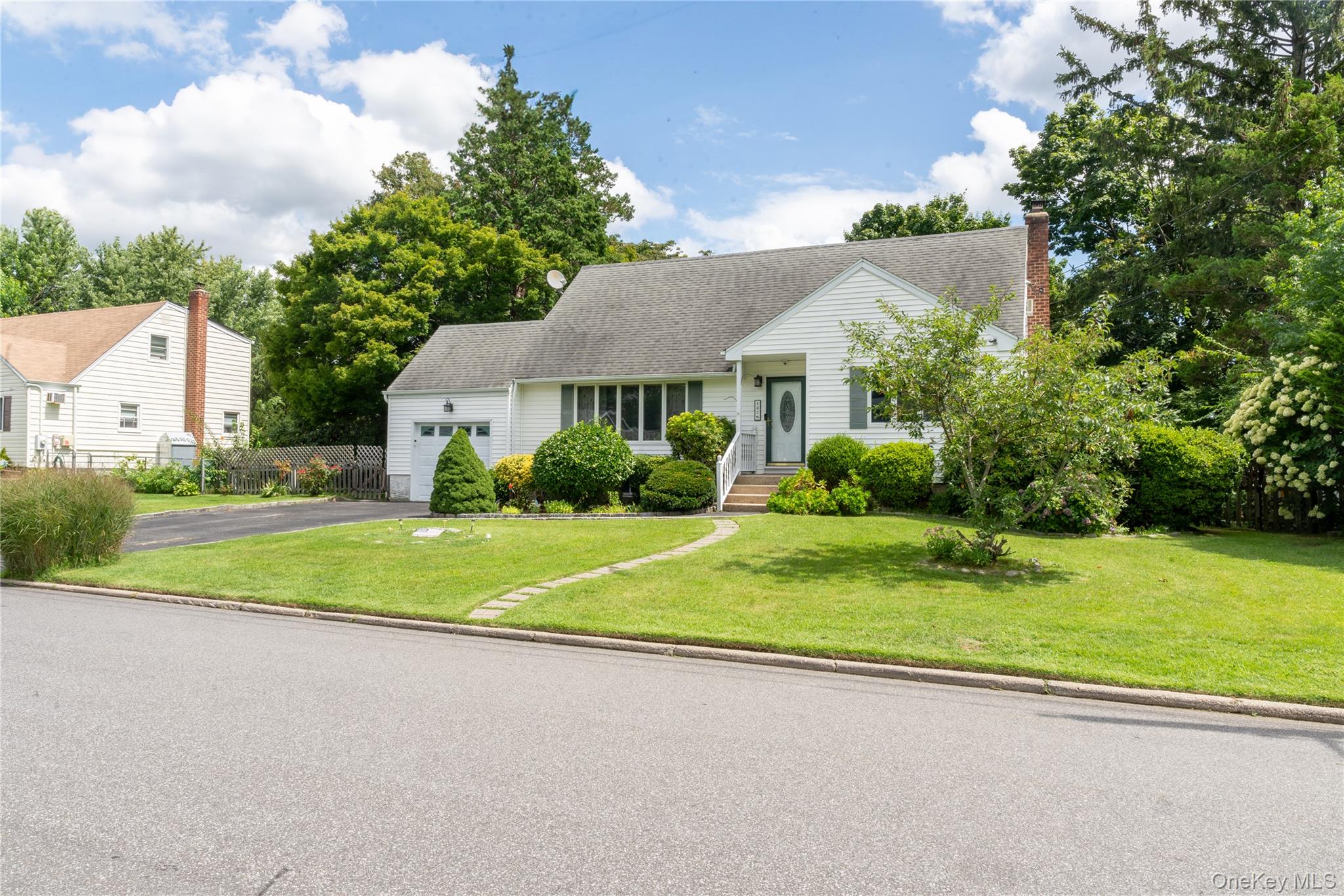 127 Suffolk Avenue – For Sale photo 2