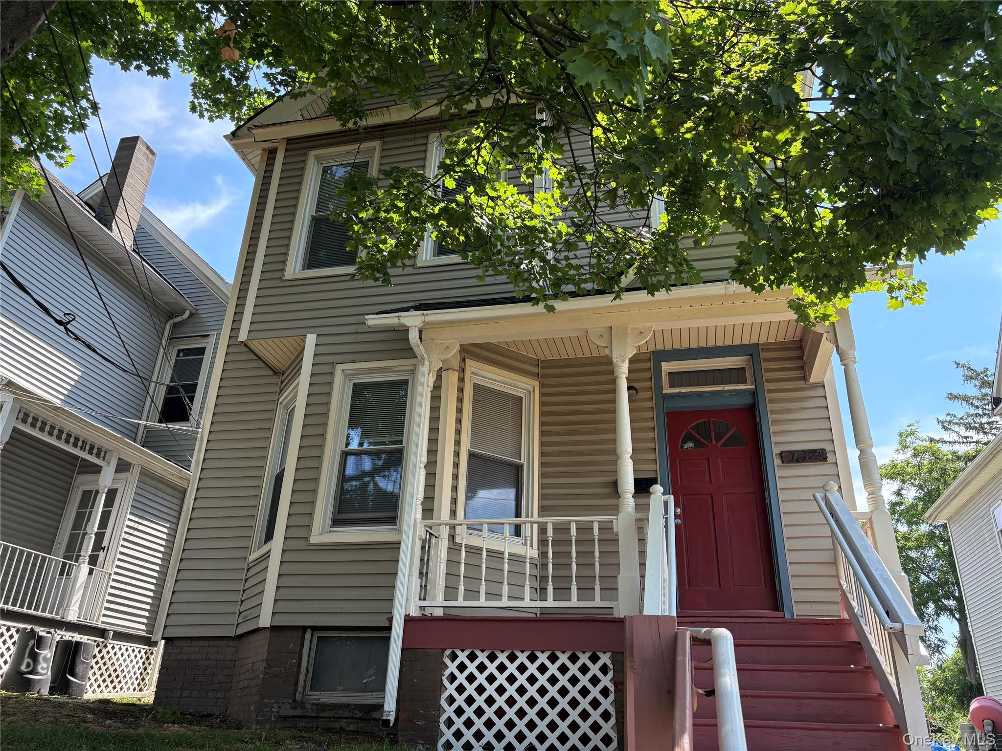 137 N Clinton Street – For Sale