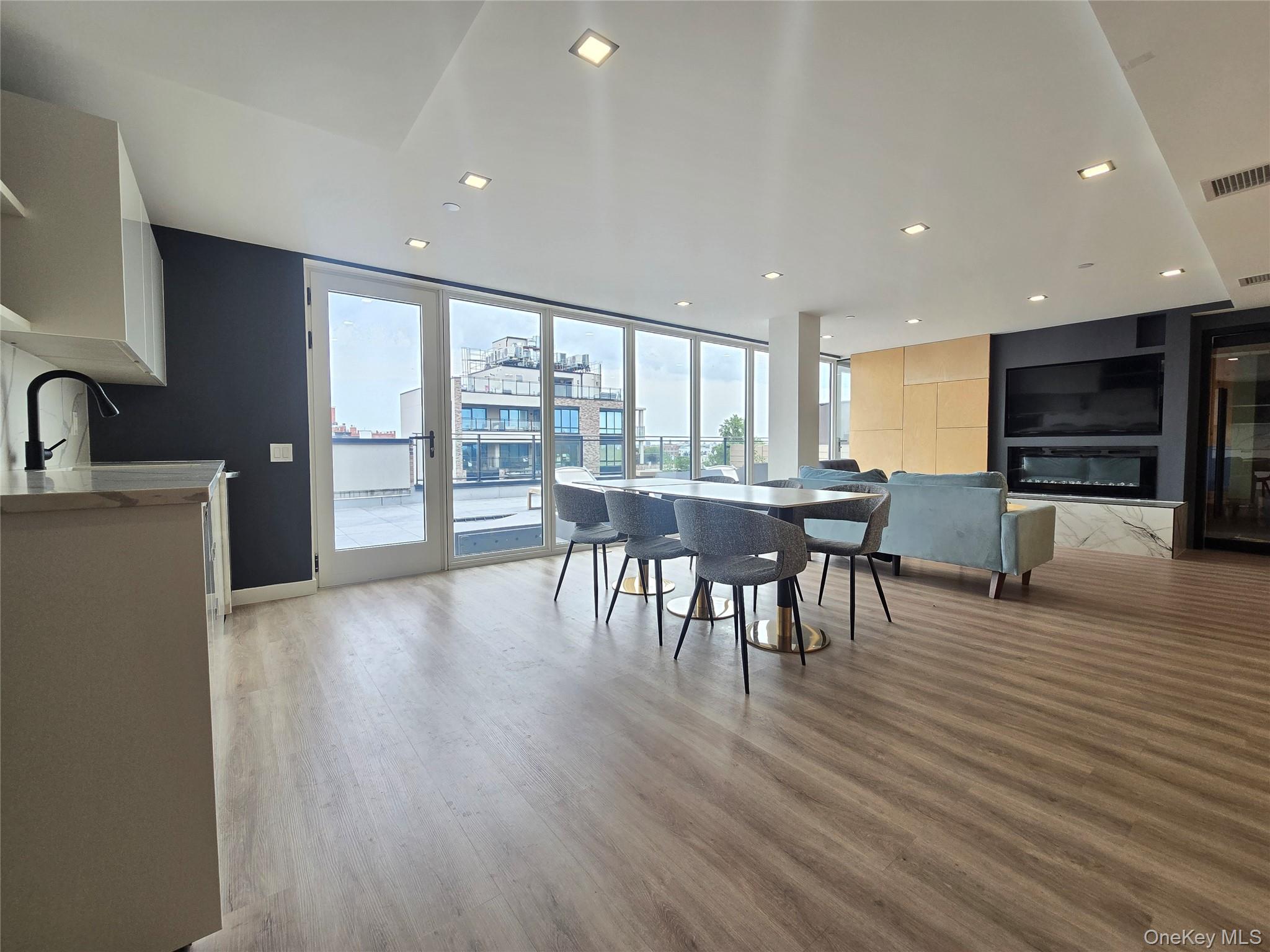 618 Avenue H, Unit 7G photo 2