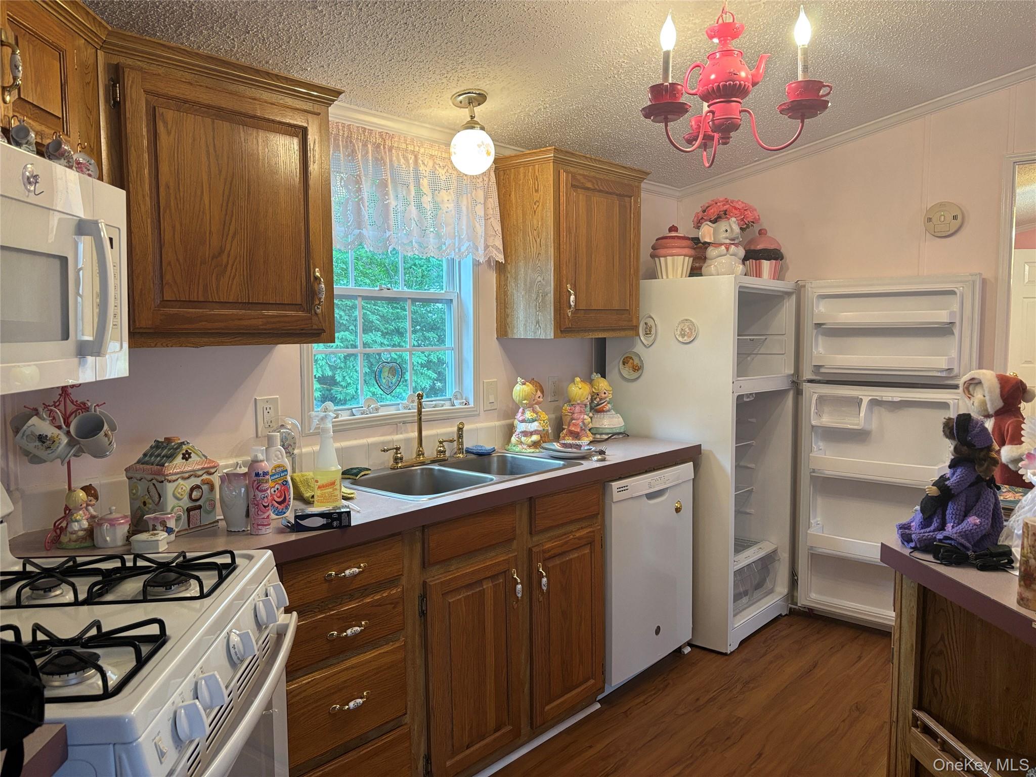 1661 Old Country Road, Unit 125 photo 27