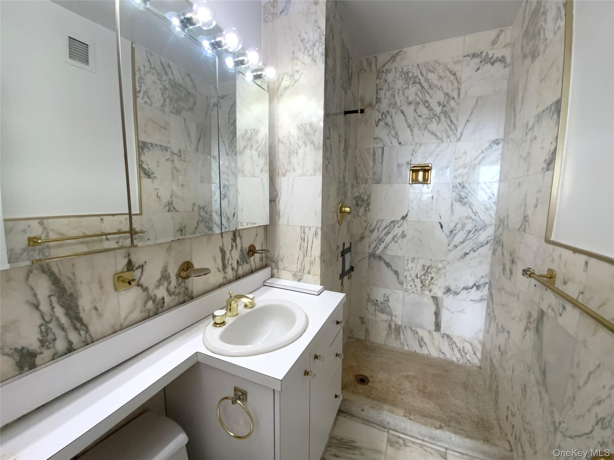 26910 Grand Central Parkway, Unit 27Z photo 14