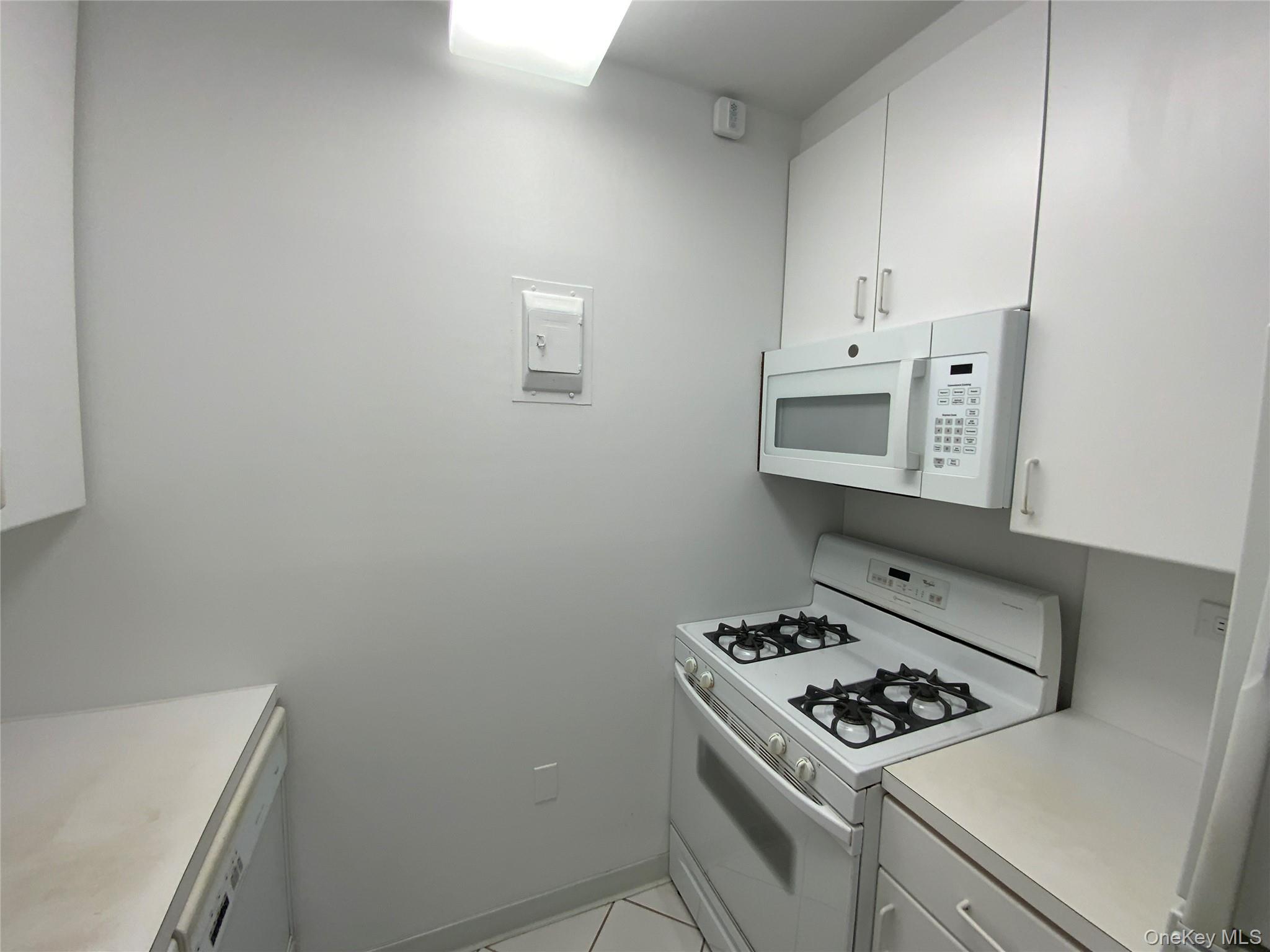 26910 Grand Central Parkway, Unit 27Z photo 7
