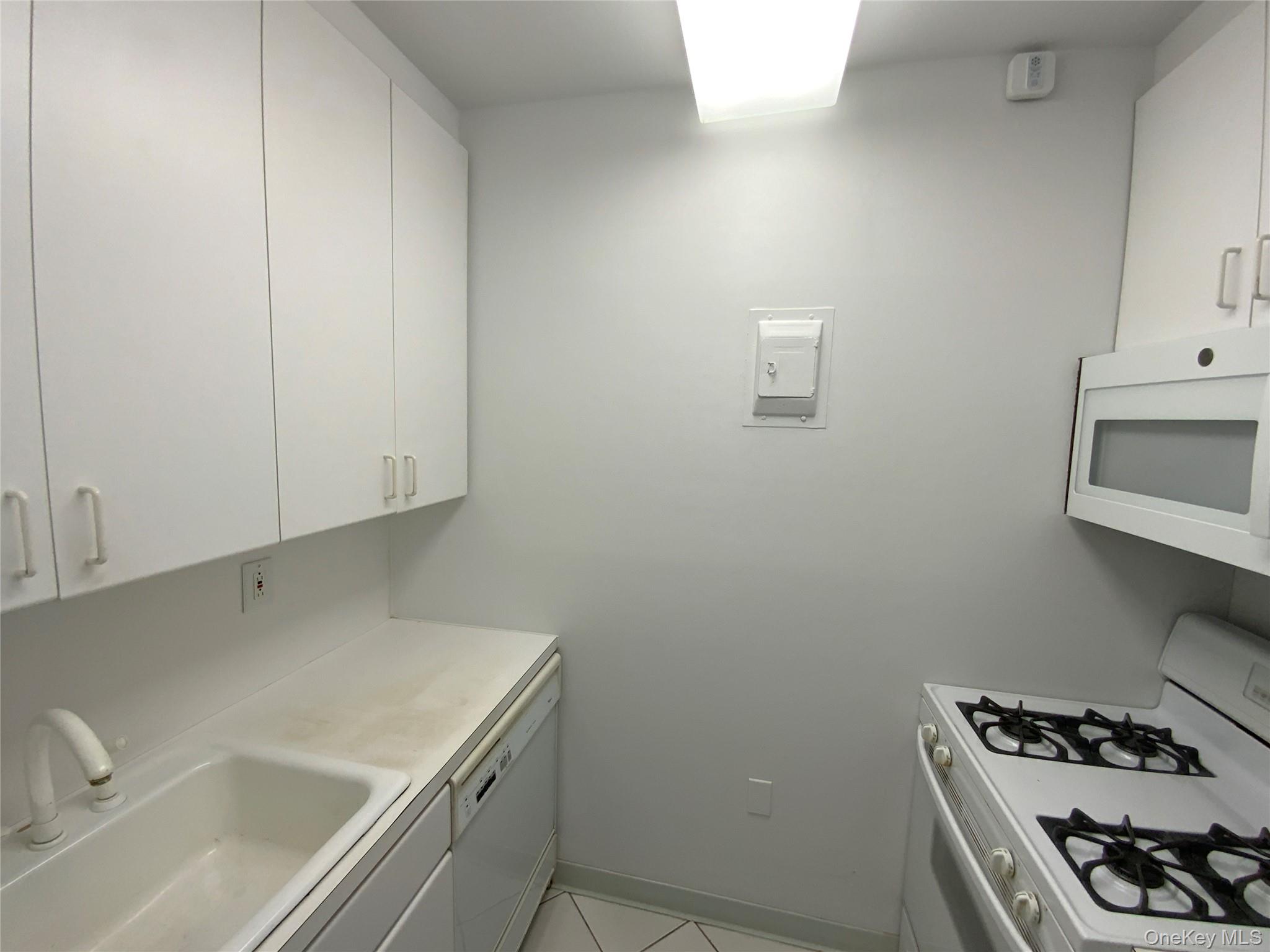26910 Grand Central Parkway, Unit 27Z photo 8