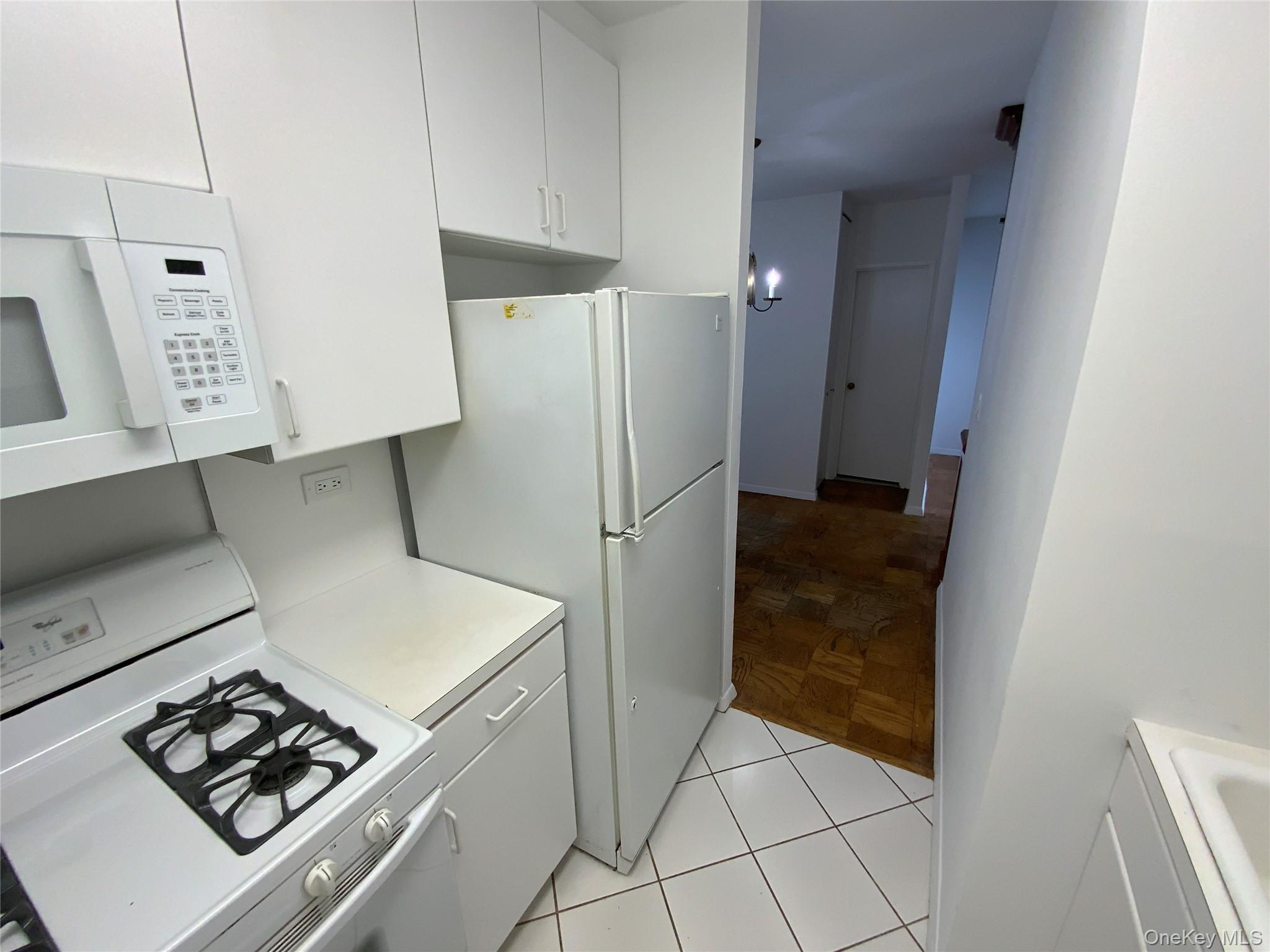 26910 Grand Central Parkway, Unit 27Z photo 9