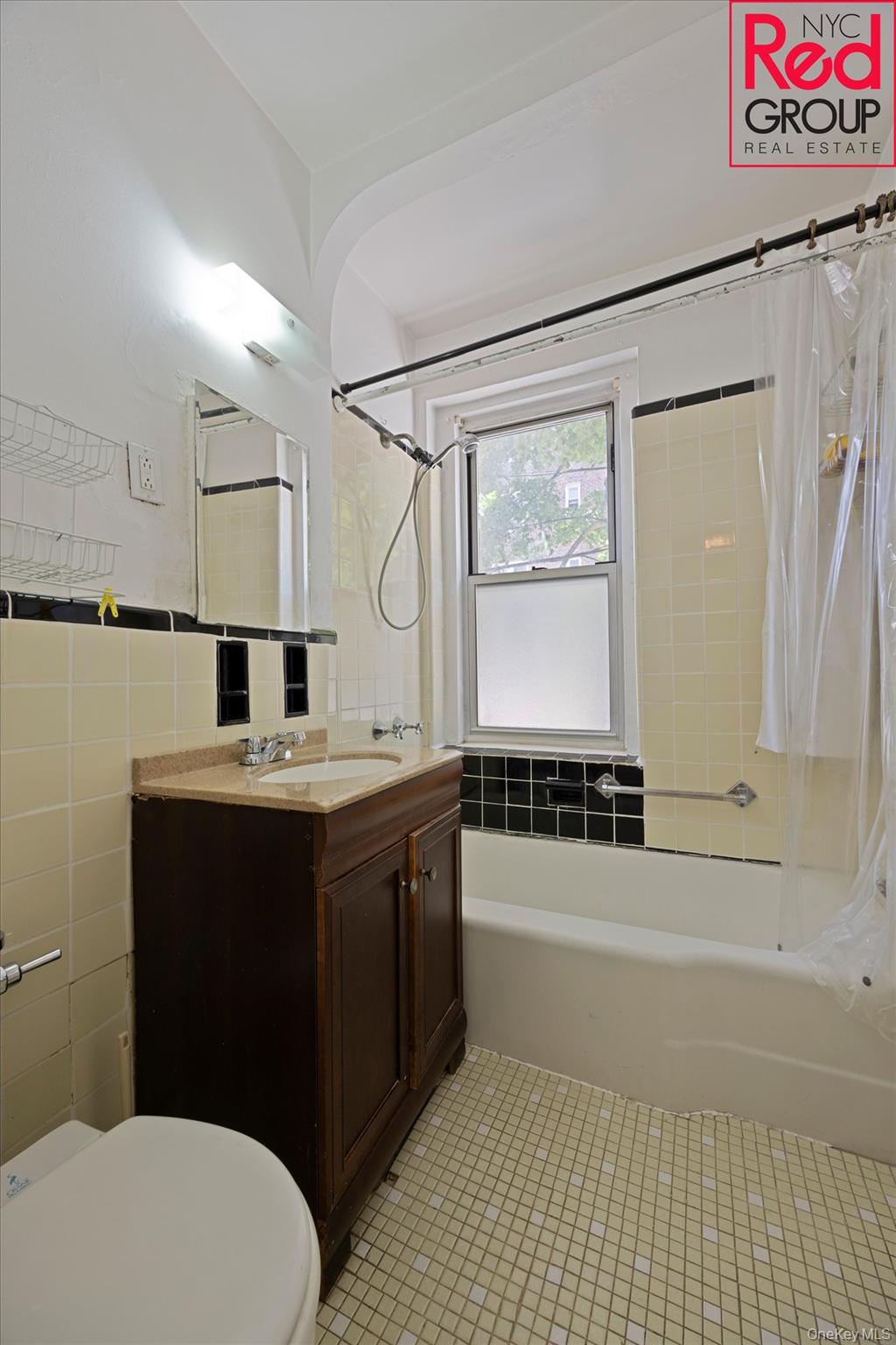 64-85 Saunders Street, Unit A8 photo 9