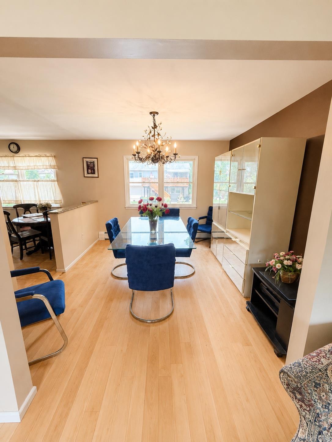 7 Twin Court – For Sale photo 3