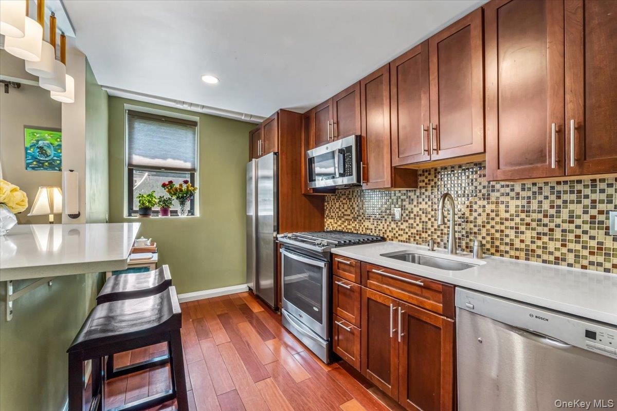 604 Tompkins Avenue, Unit A2 photo 8
