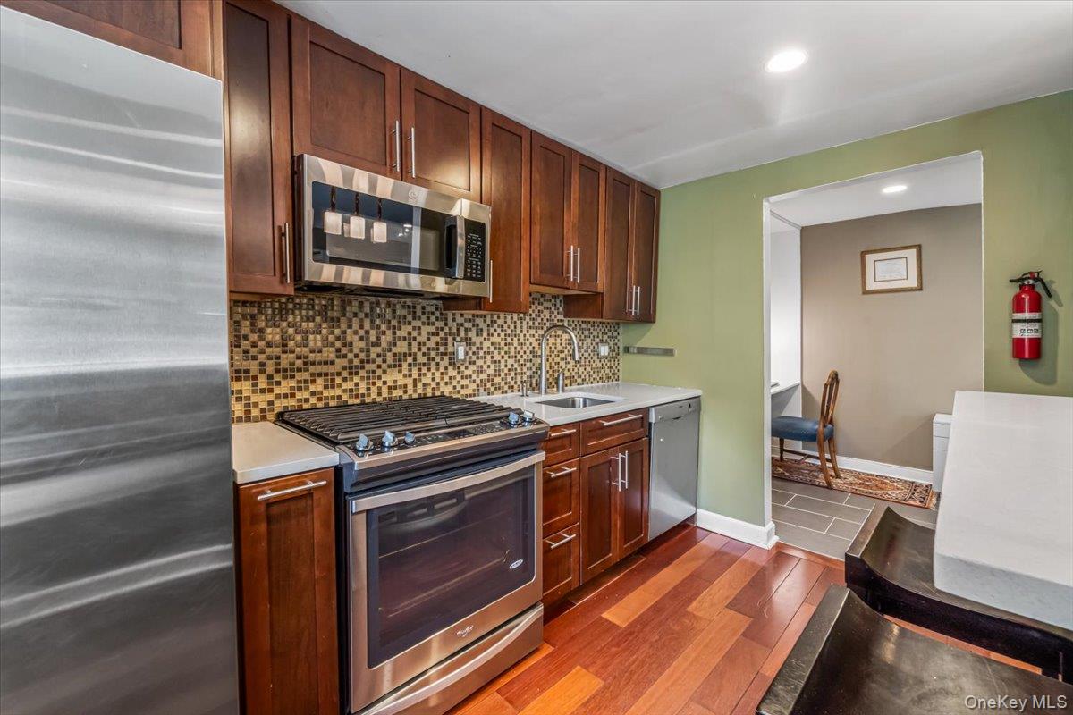 604 Tompkins Avenue, Unit A2 photo 9