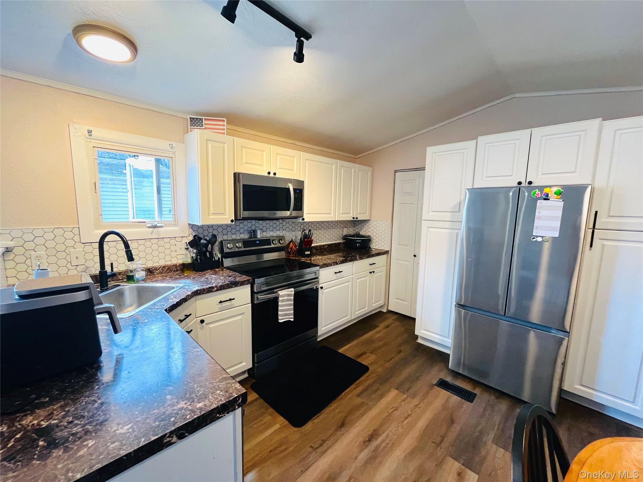 723 Beekman Road, Unit 42 photo 9
