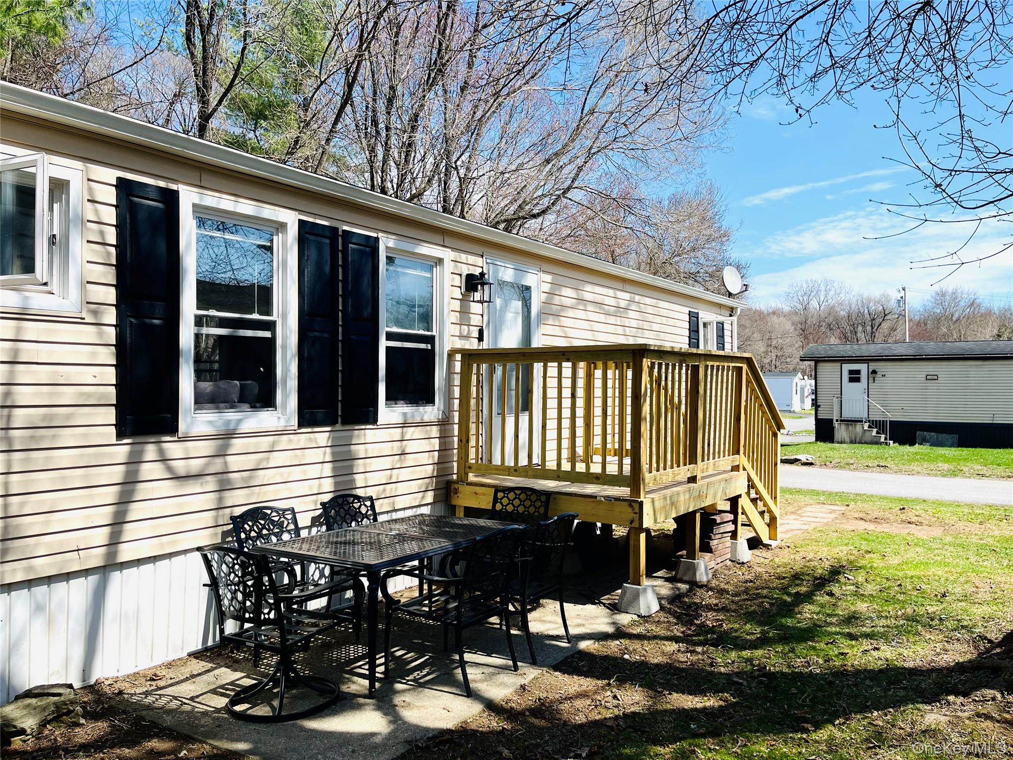 723 Beekman Road, Unit 42 photo 2