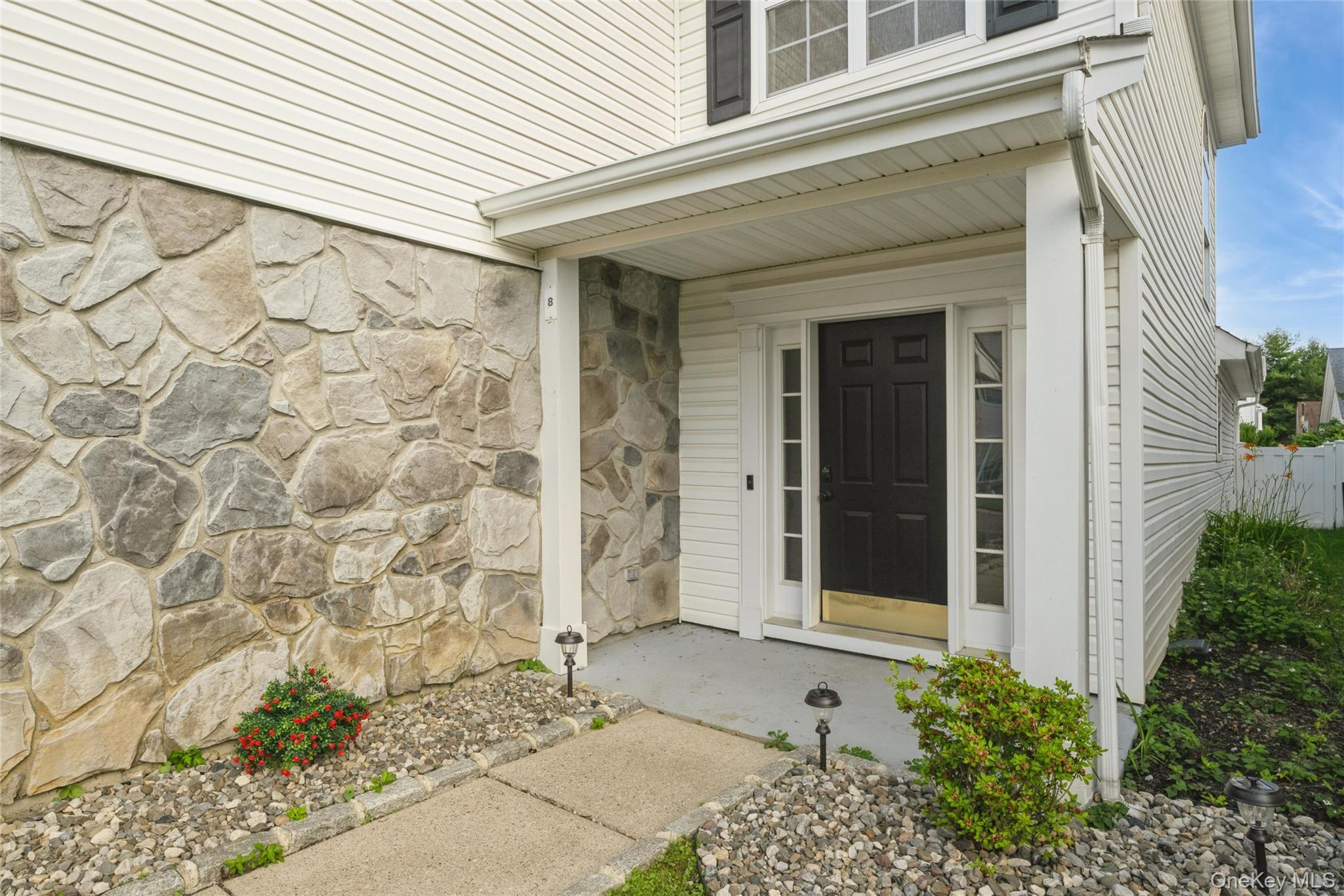 8 Jennifer Lane – For Sale photo 4