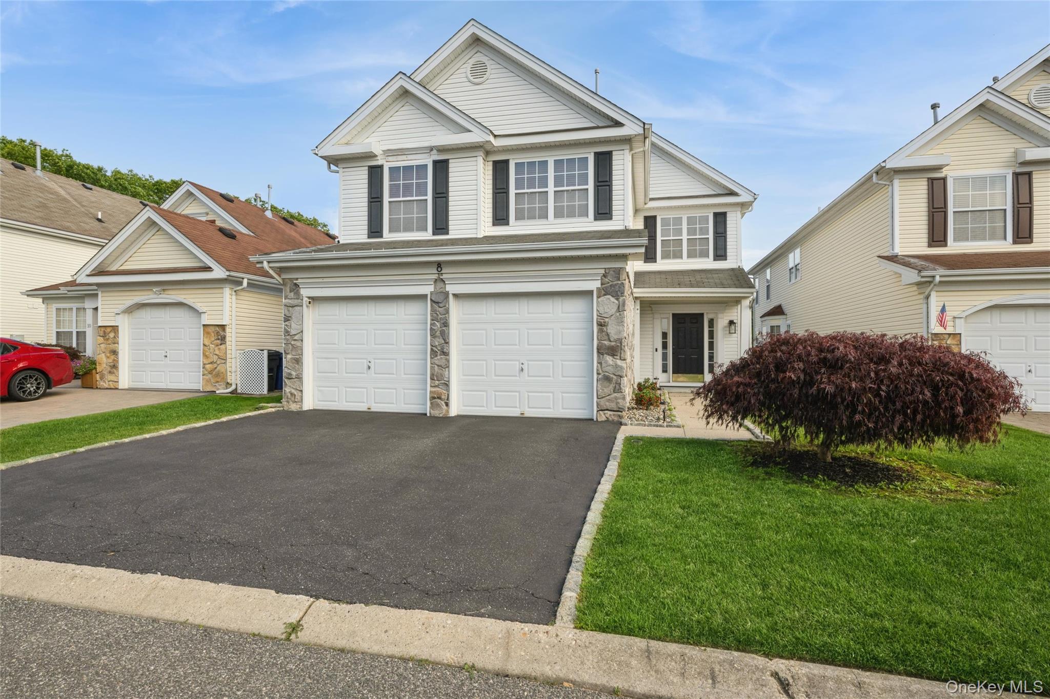 8 Jennifer Lane – For Sale photo 2