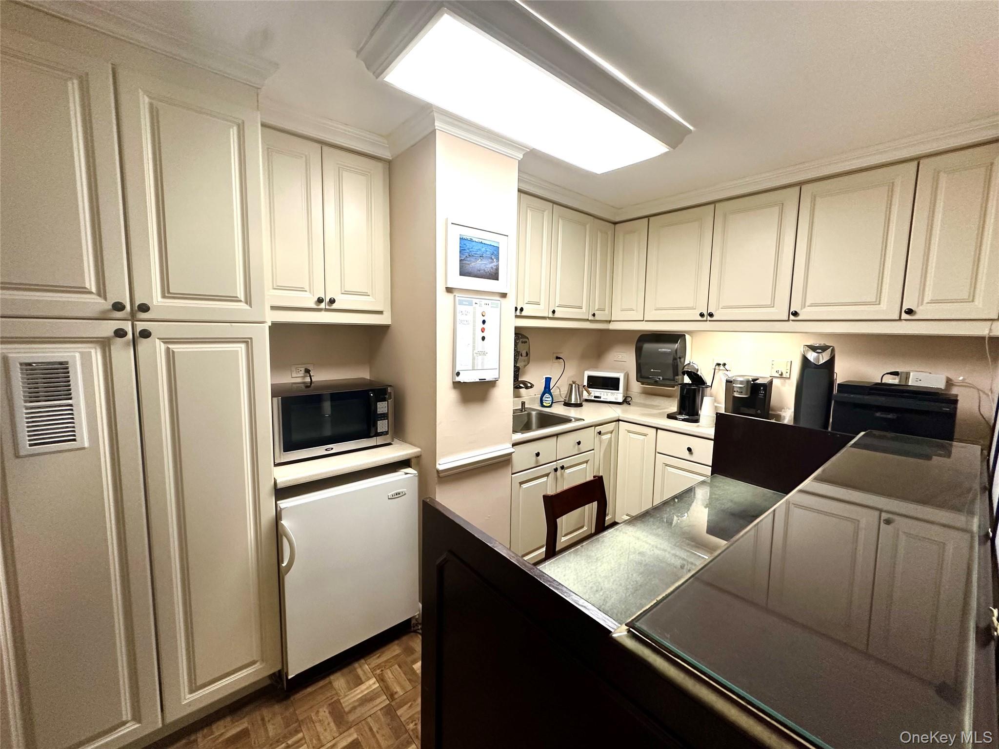 333 E 34 Street, Unit 1K photo 10