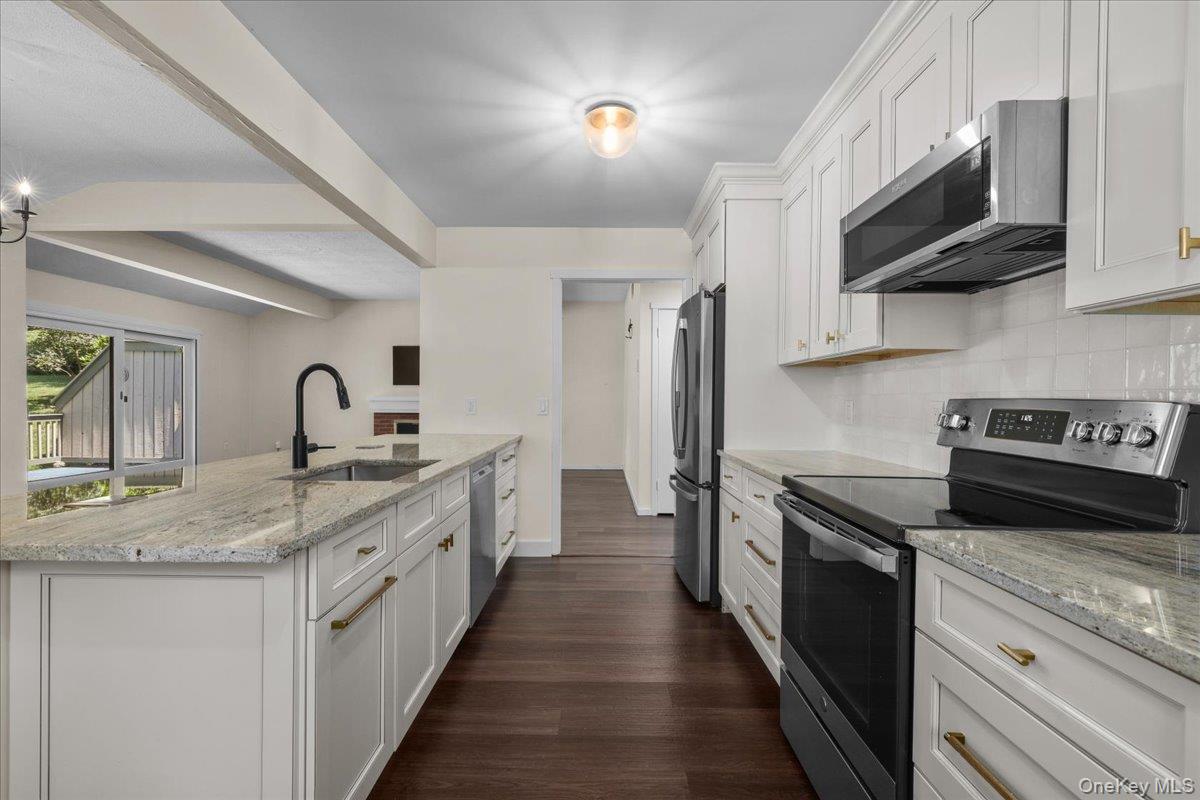 156 Heritage Hills, Unit A photo 5