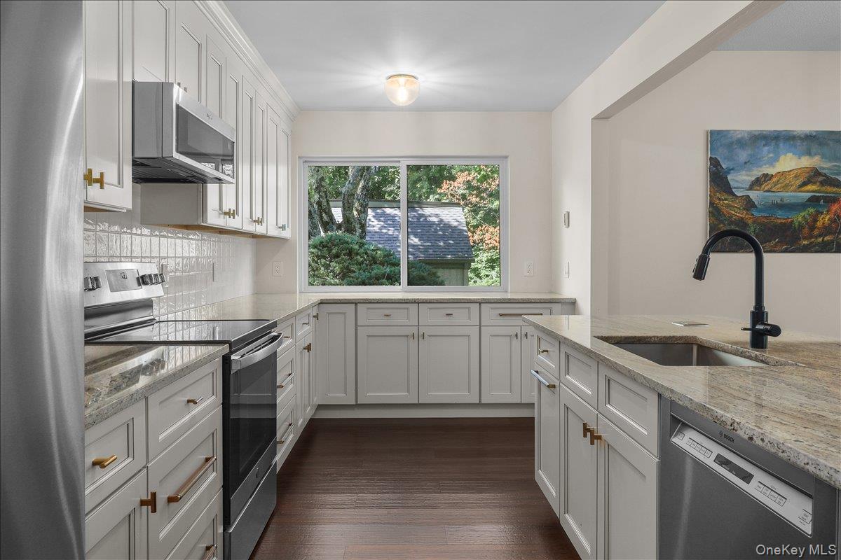 156 Heritage Hills, Unit A photo 3
