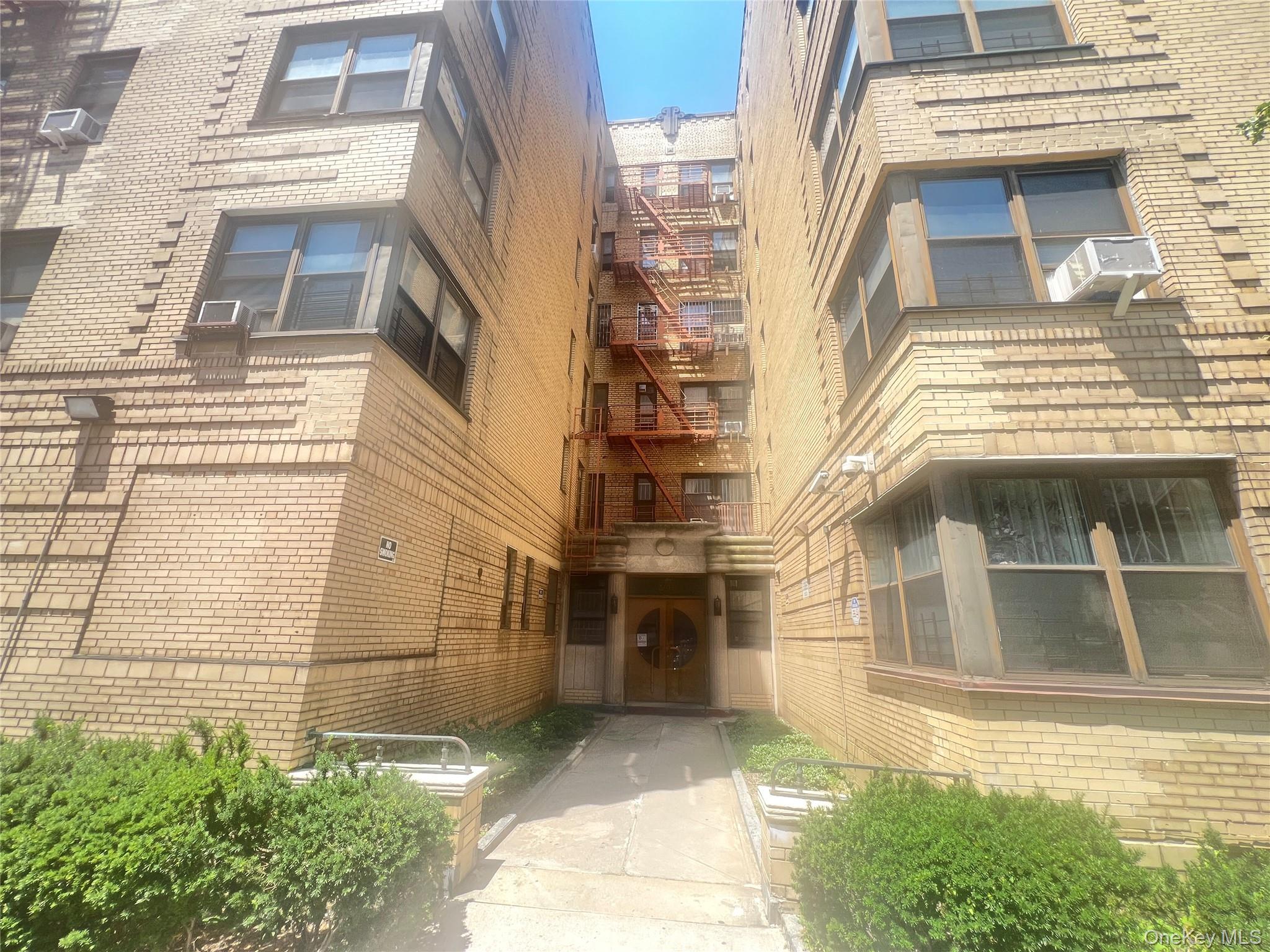 82-01 Britton Avenue, Unit 5K photo 2