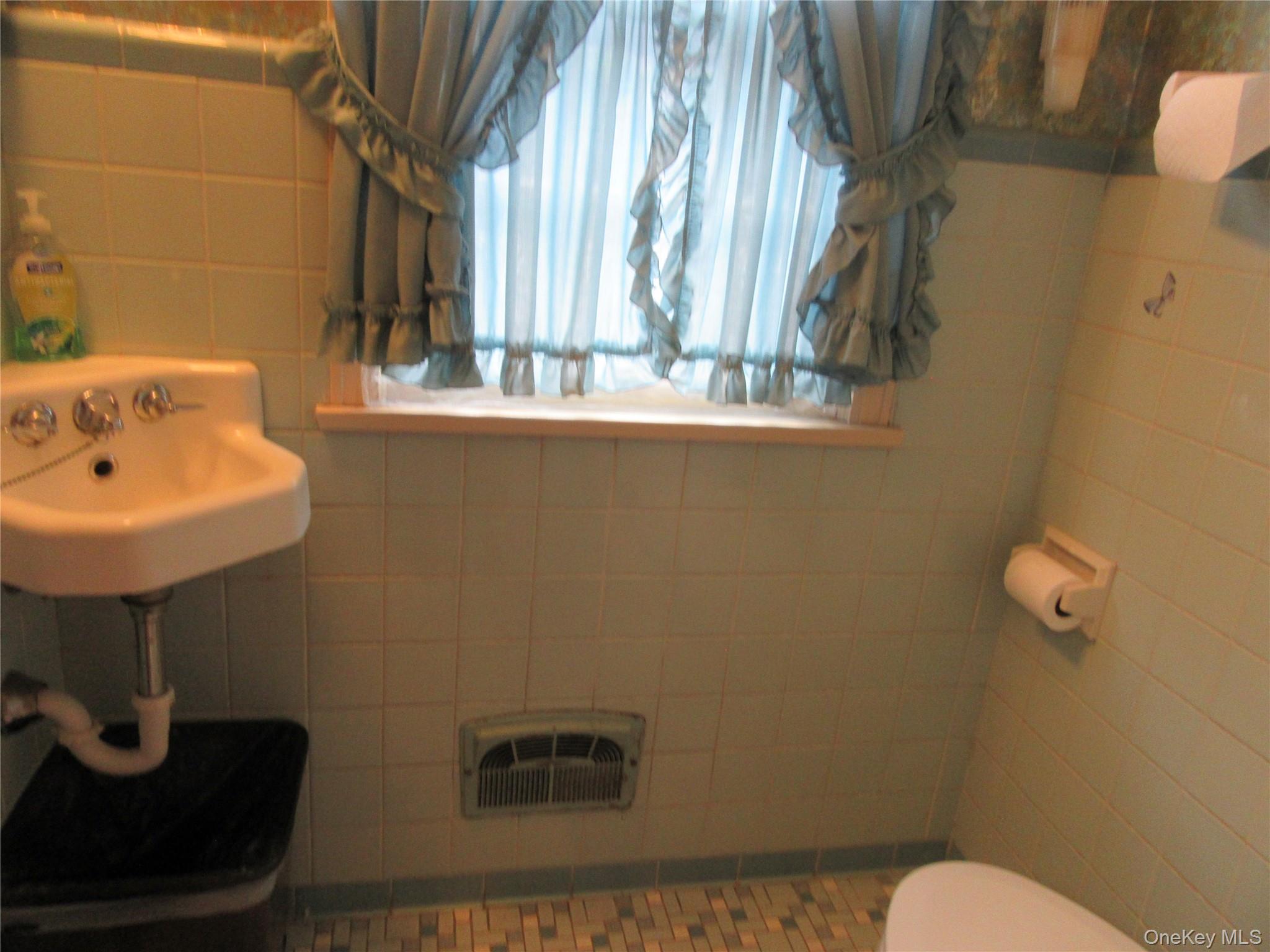 36 E Main Street – For Sale photo 11