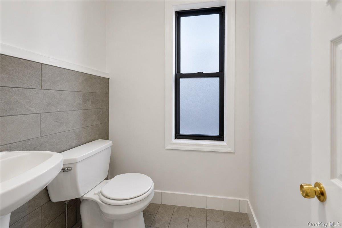 854 Intervale Avenue, Unit 2 photo 5