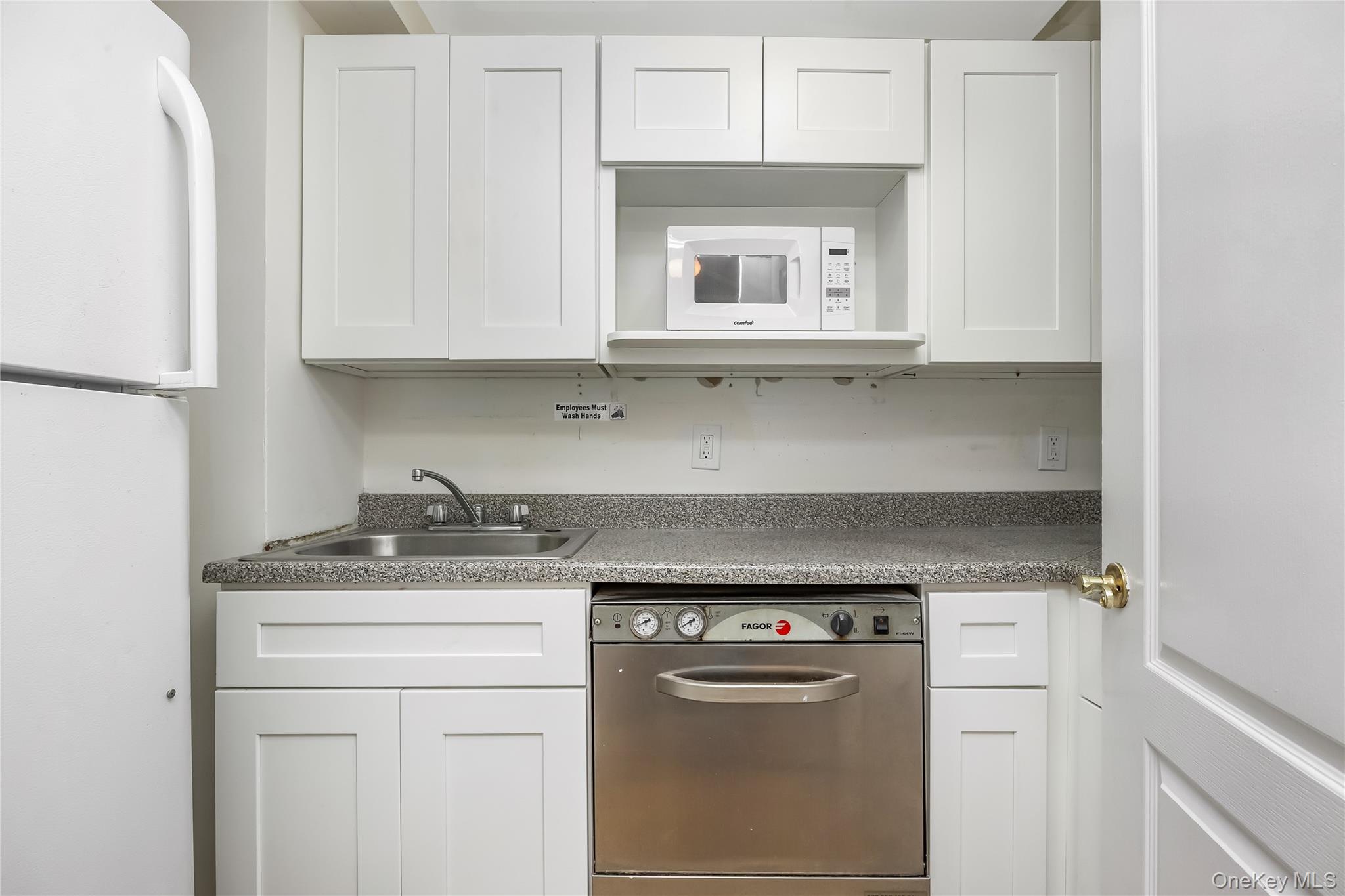 66-06 70th Street, Unit R5 photo 17