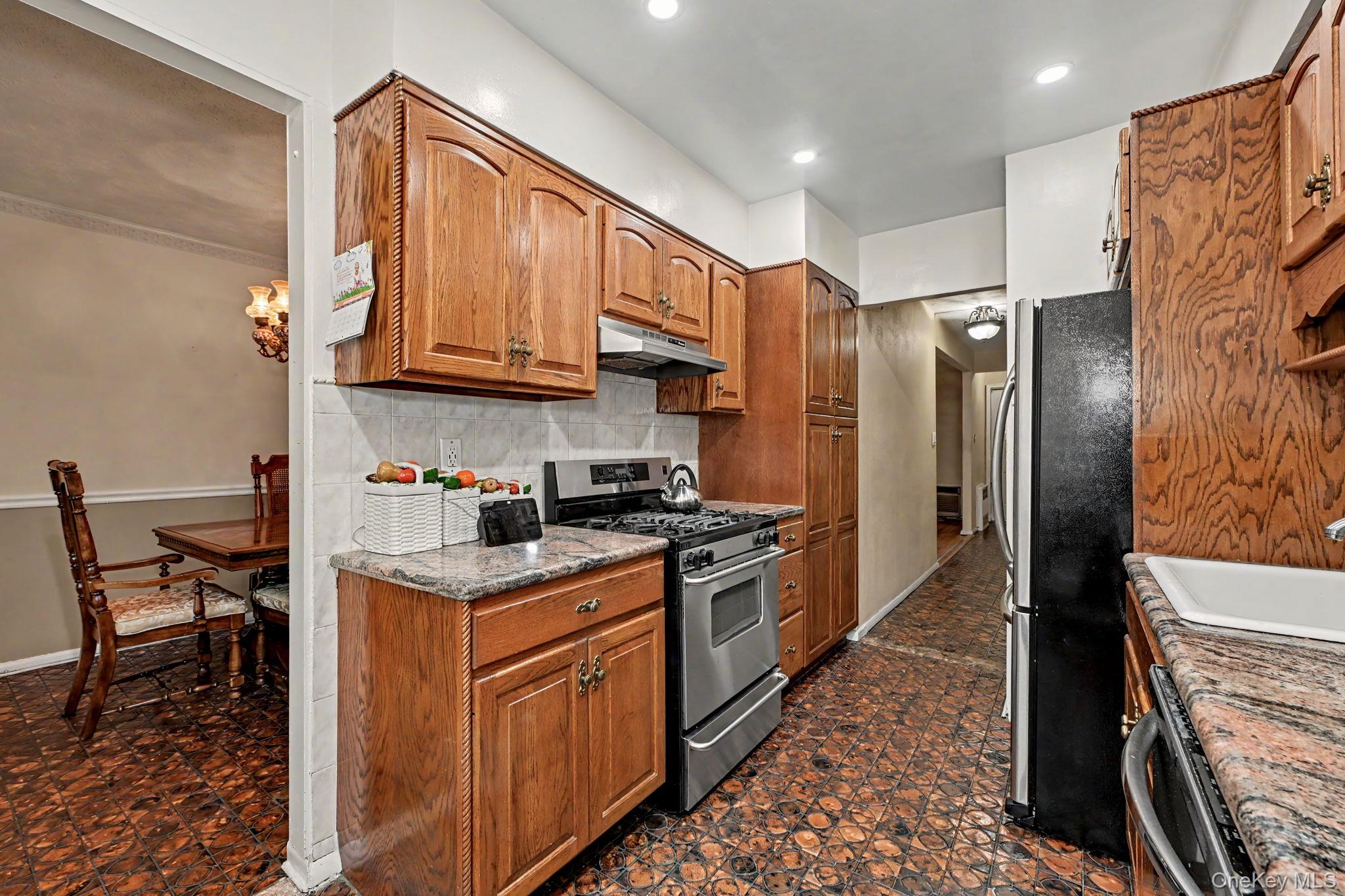 25-19 76th Street – For Sale photo 7