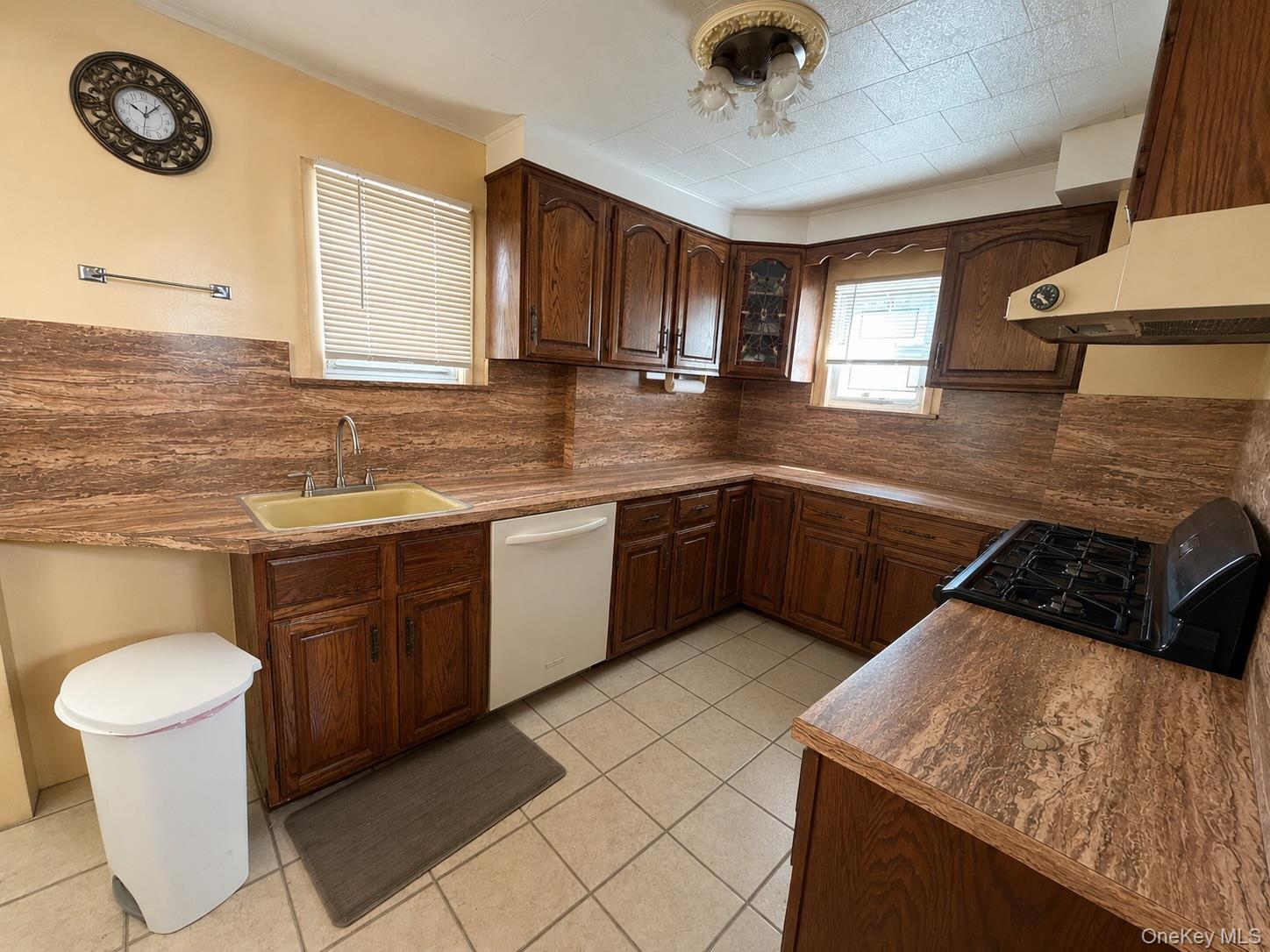 93-27 215th Place – For Sale photo 2
