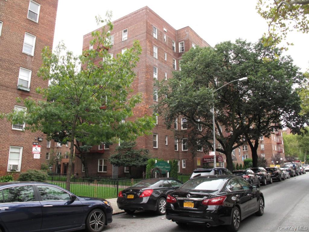 64-35 Yellowstone Boulevard, Unit 5N photo 2