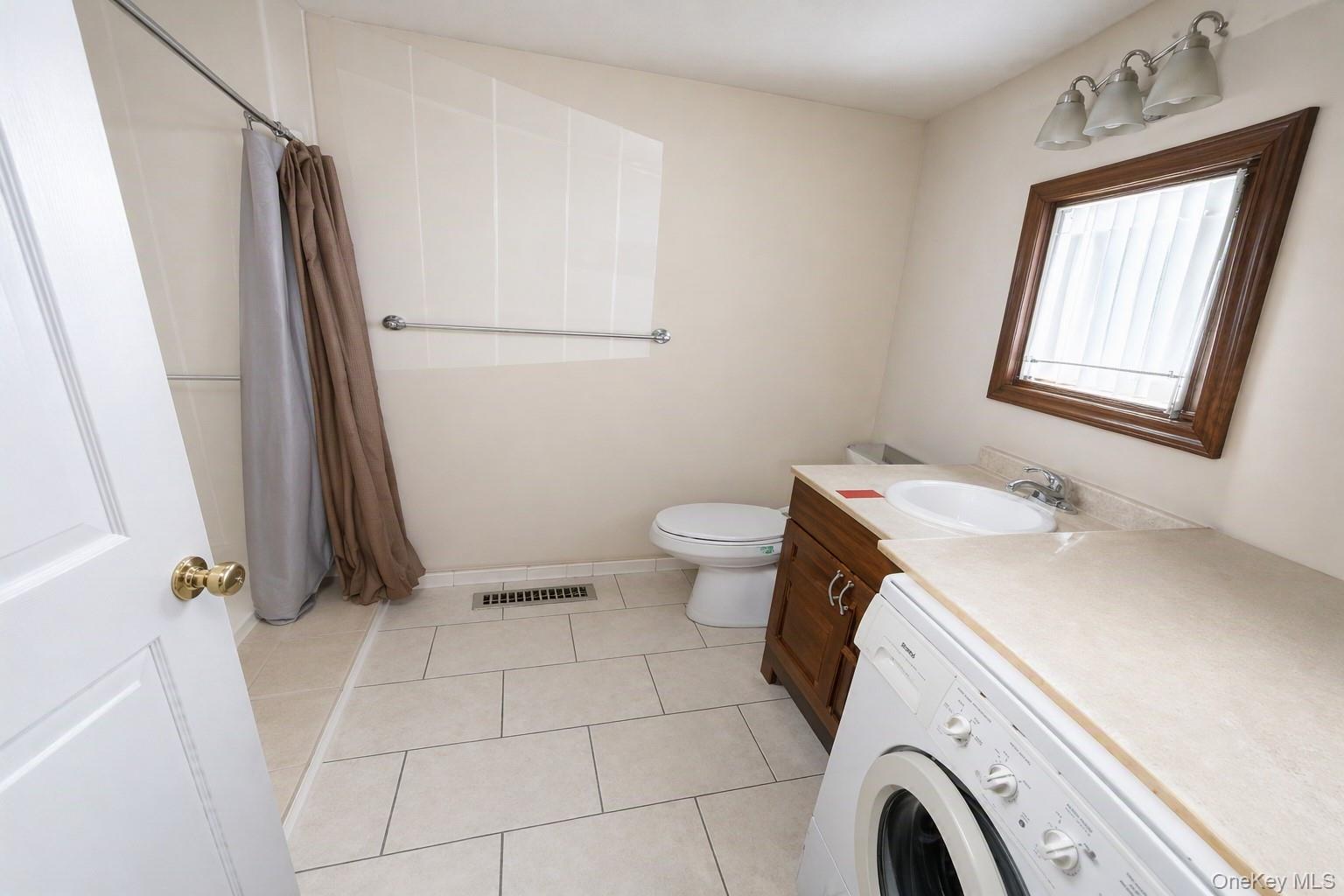 5 Devon Court, Unit B photo 13