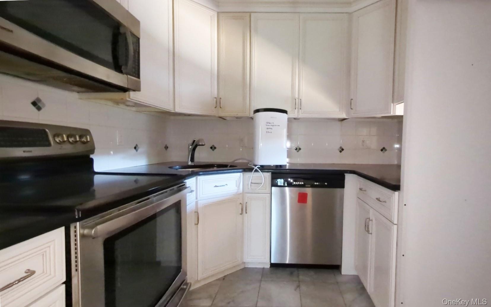 5 Devon Court, Unit B photo 4