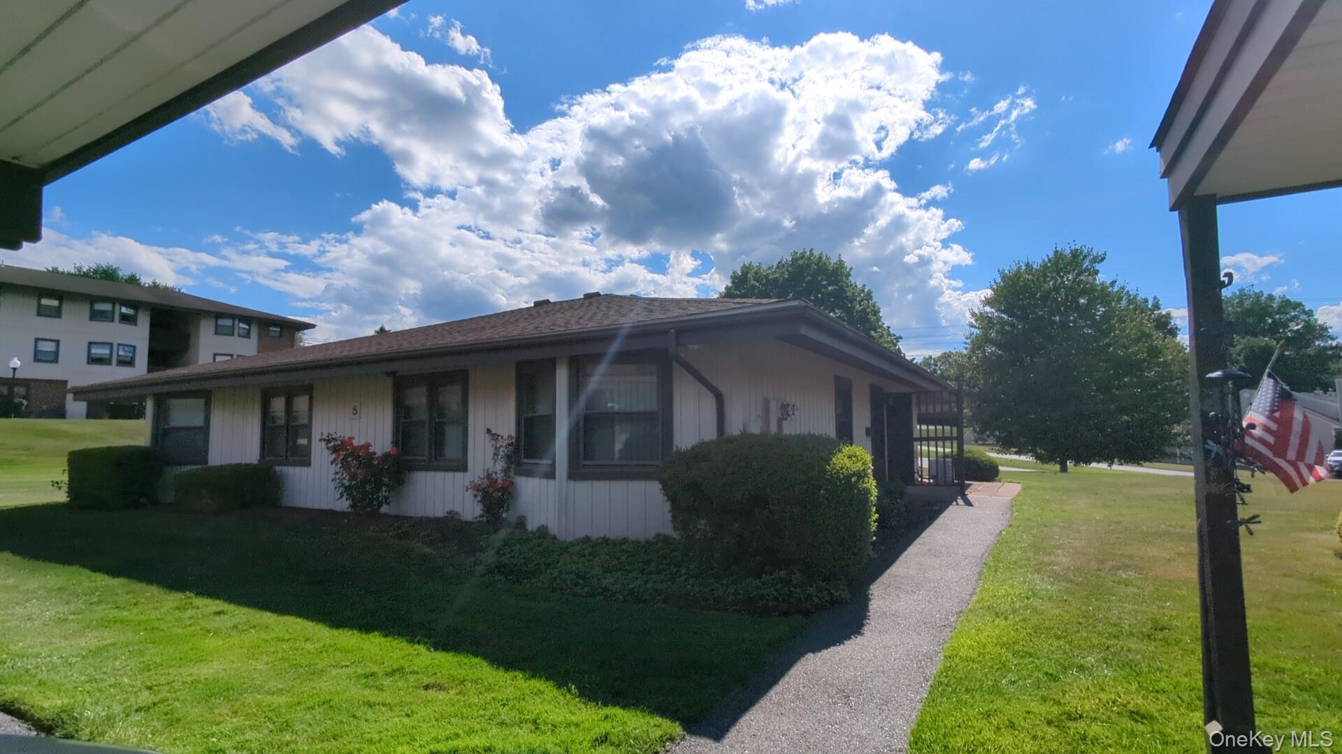 5 Devon Court, Unit B photo 15