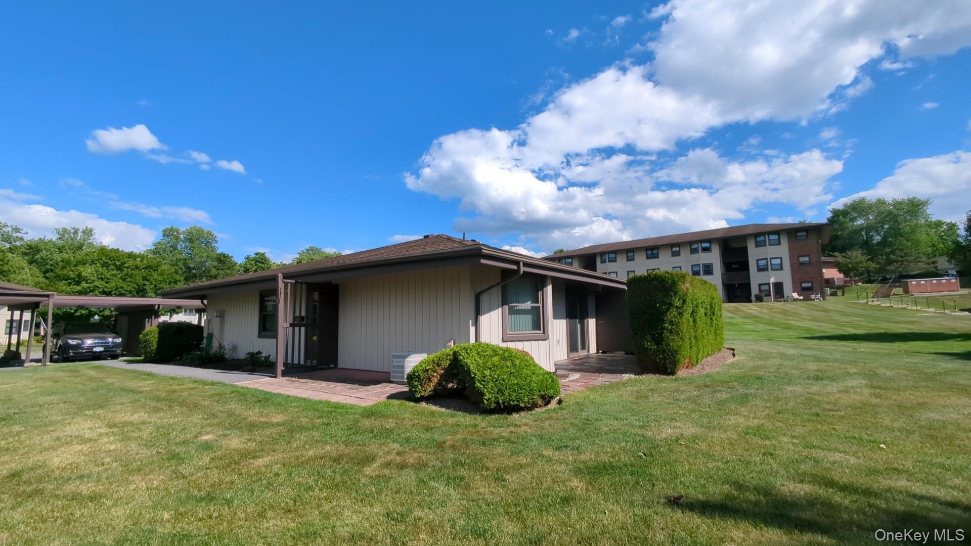 5 Devon Court, Unit B photo 17