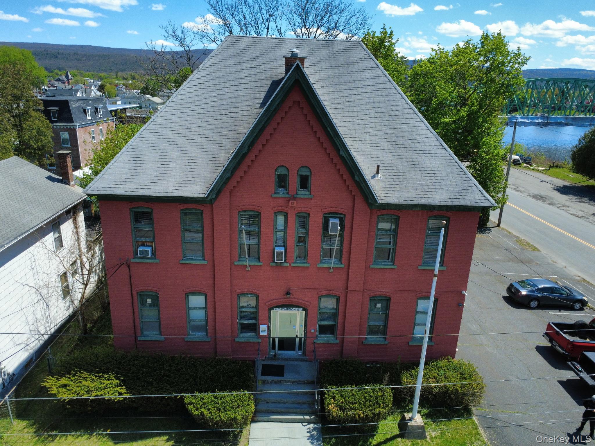 9 Thompson Street – For Rent photo 4