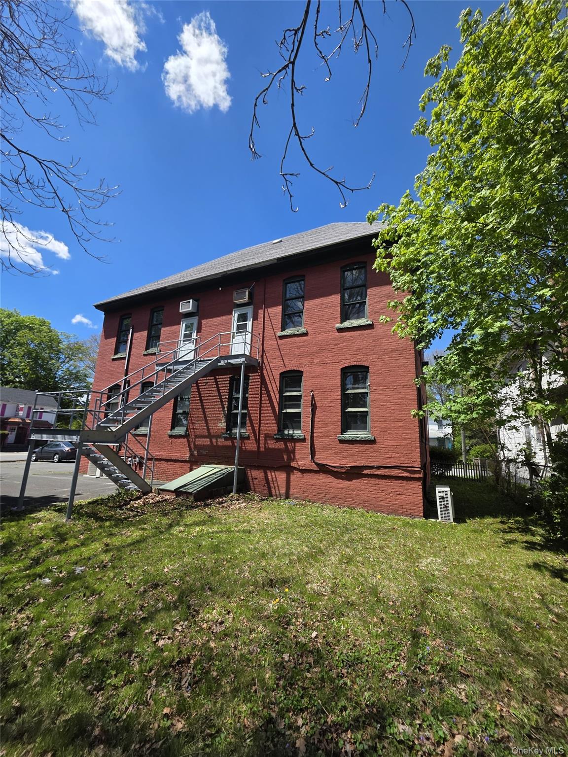 9 Thompson Street – For Rent photo 8