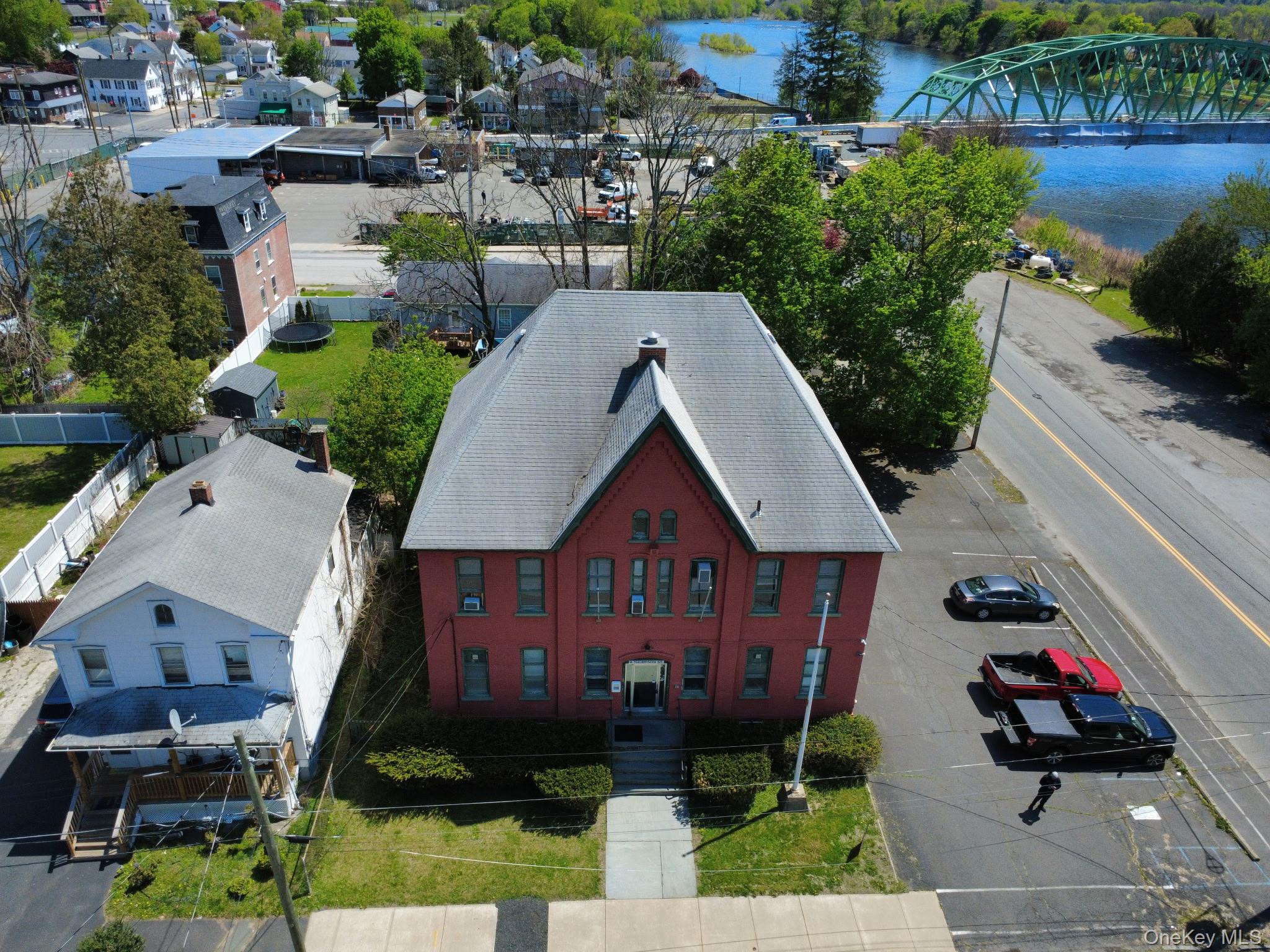 9 Thompson Street – For Rent