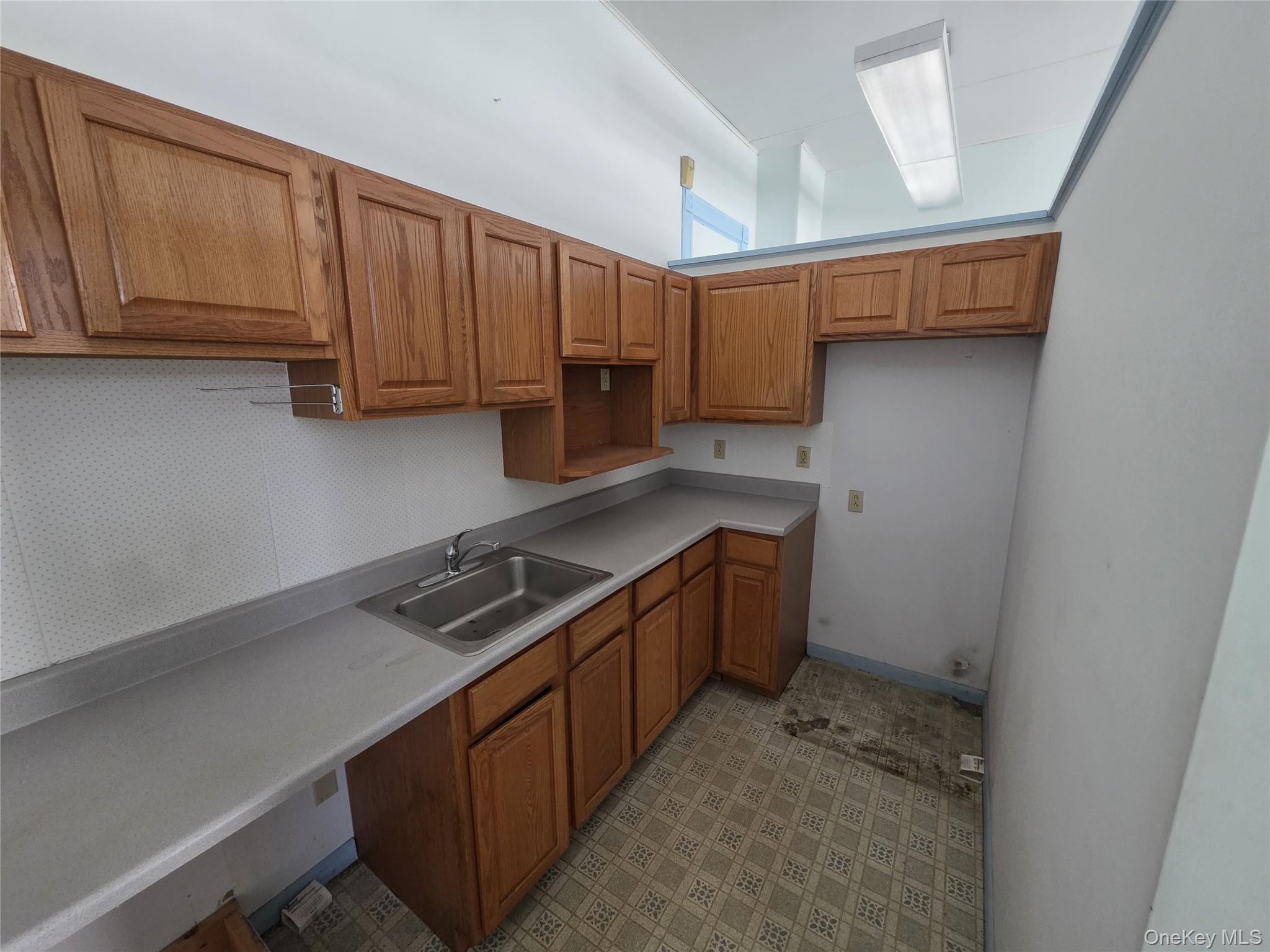 9 Thompson Street – For Rent photo 14