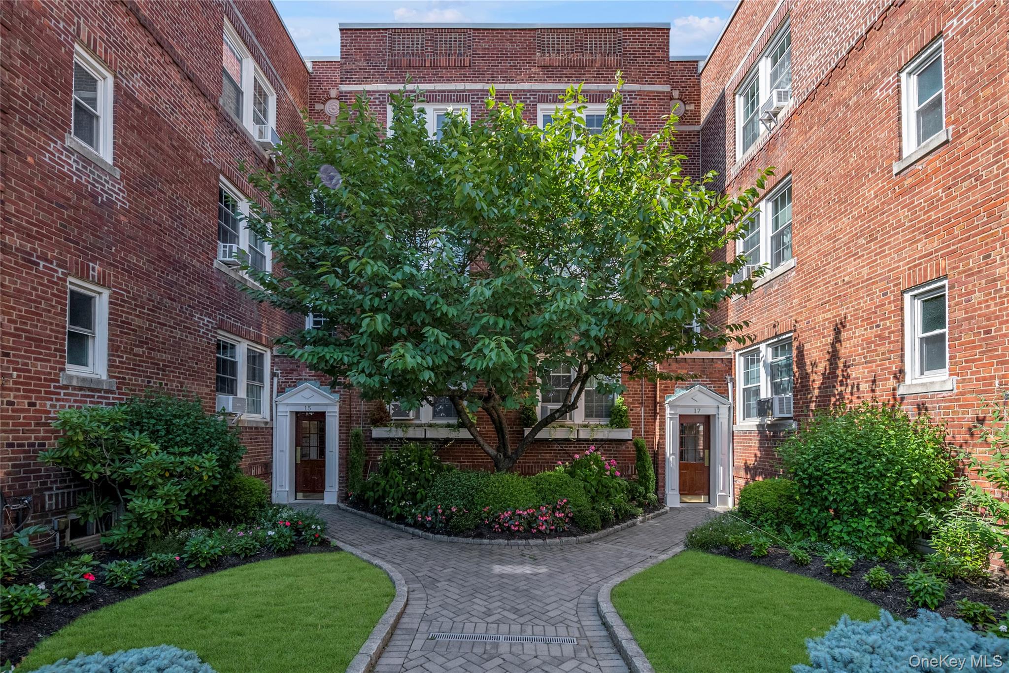 15 Gaynor Avenue, Unit 3E
