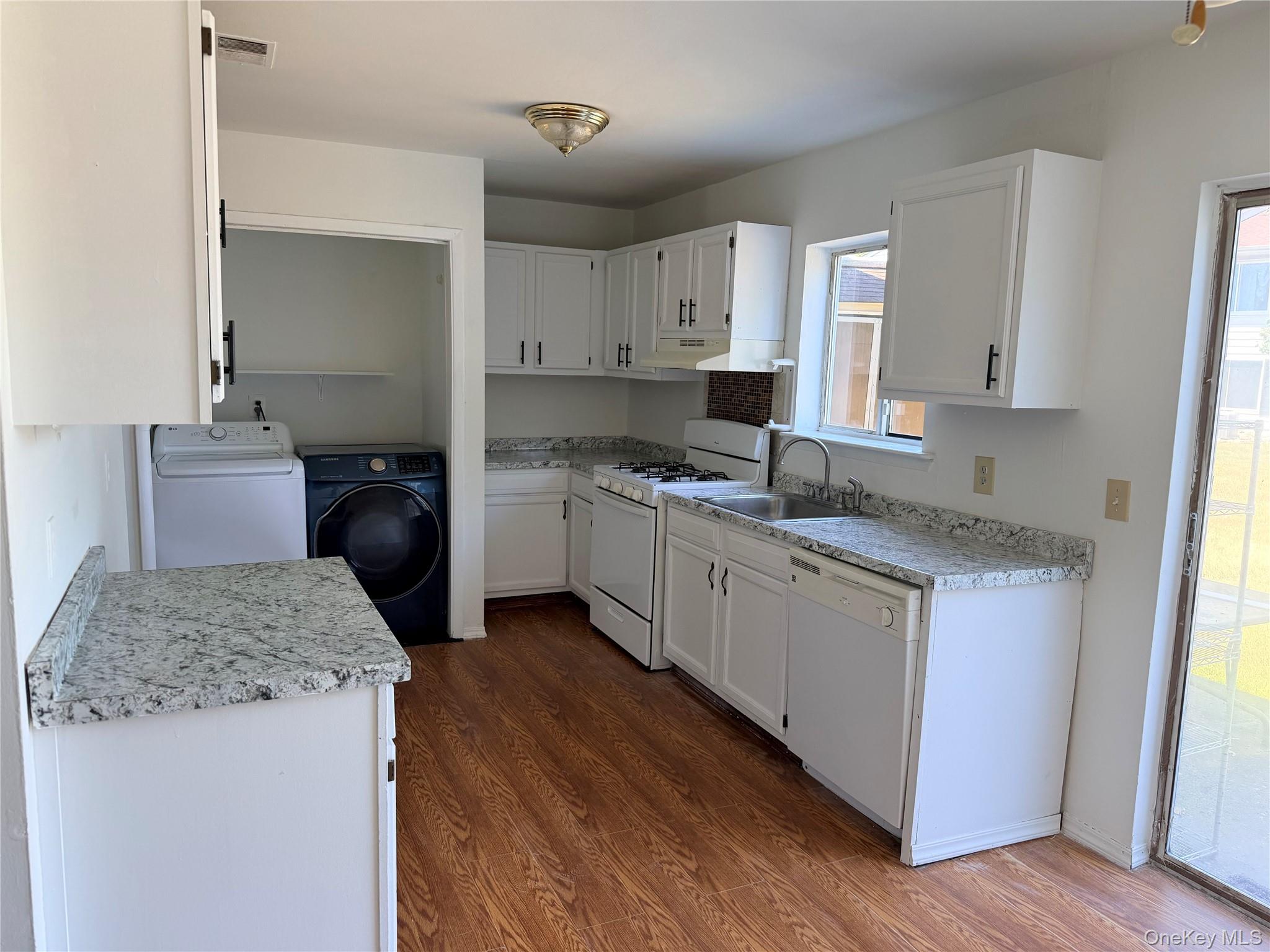 276 Temple Hill Road, Unit 906 photo 9