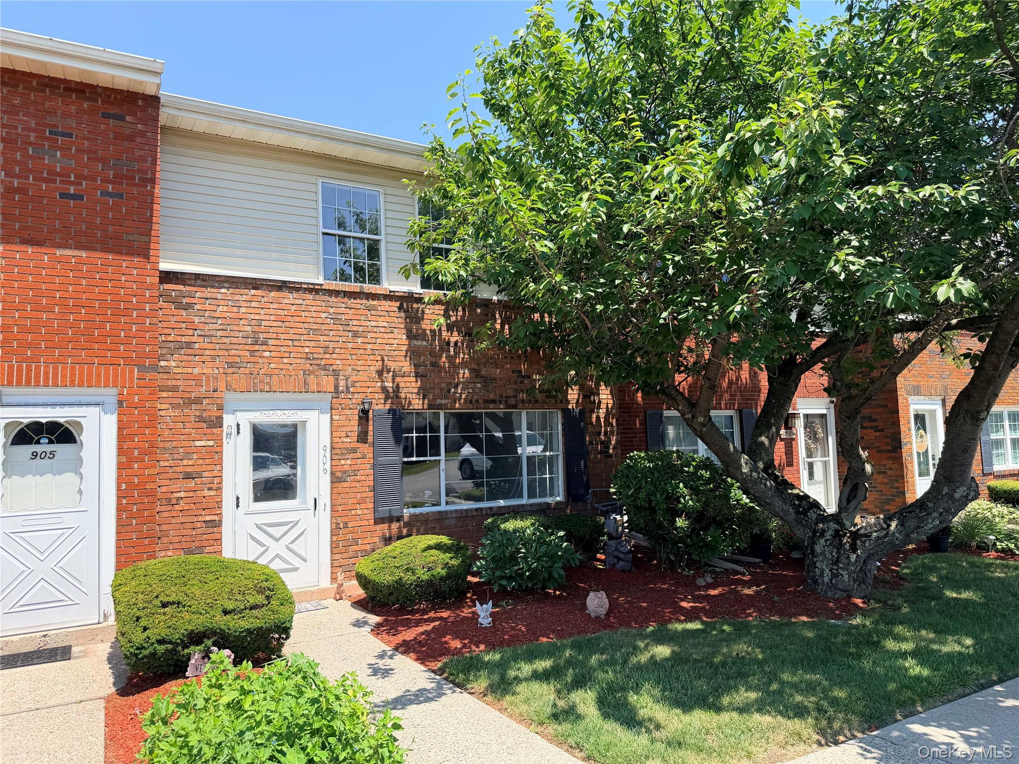 276 Temple Hill Road, Unit 906