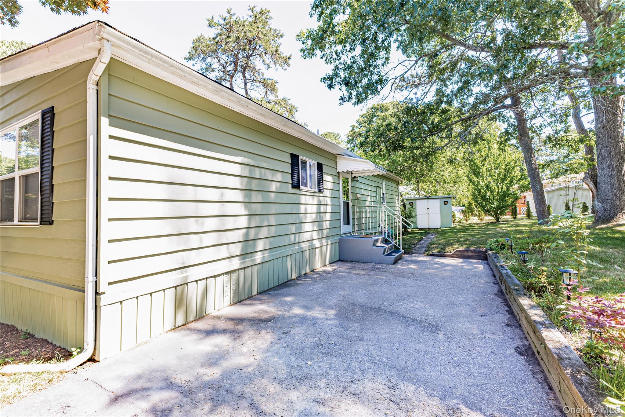 525 Riverleigh Avenue, Unit 106 photo 4