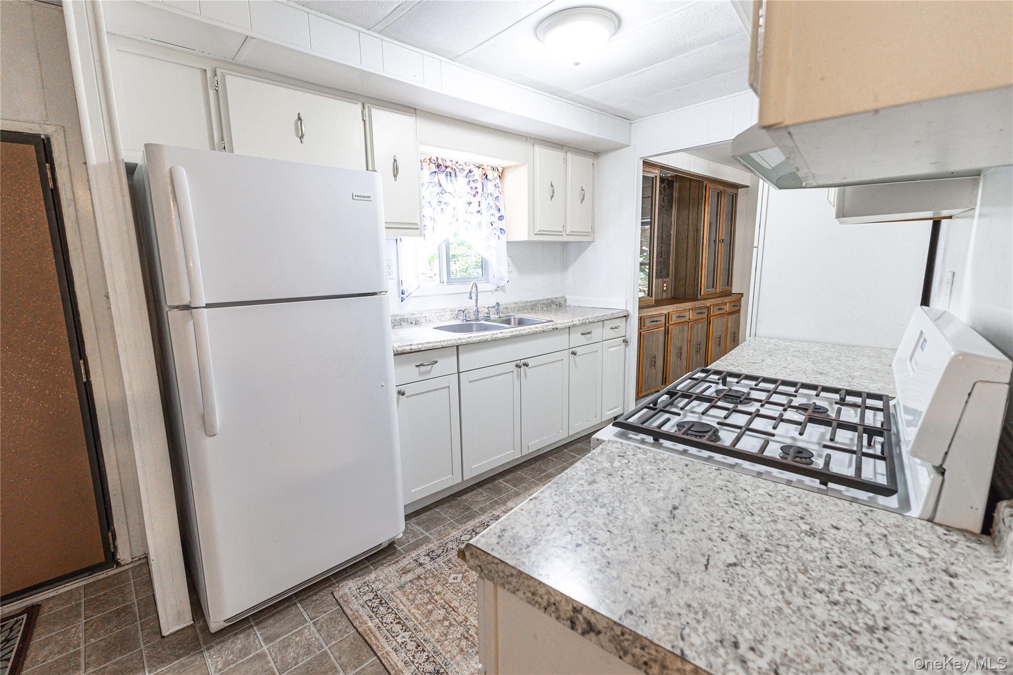 525 Riverleigh Avenue, Unit 106 photo 8