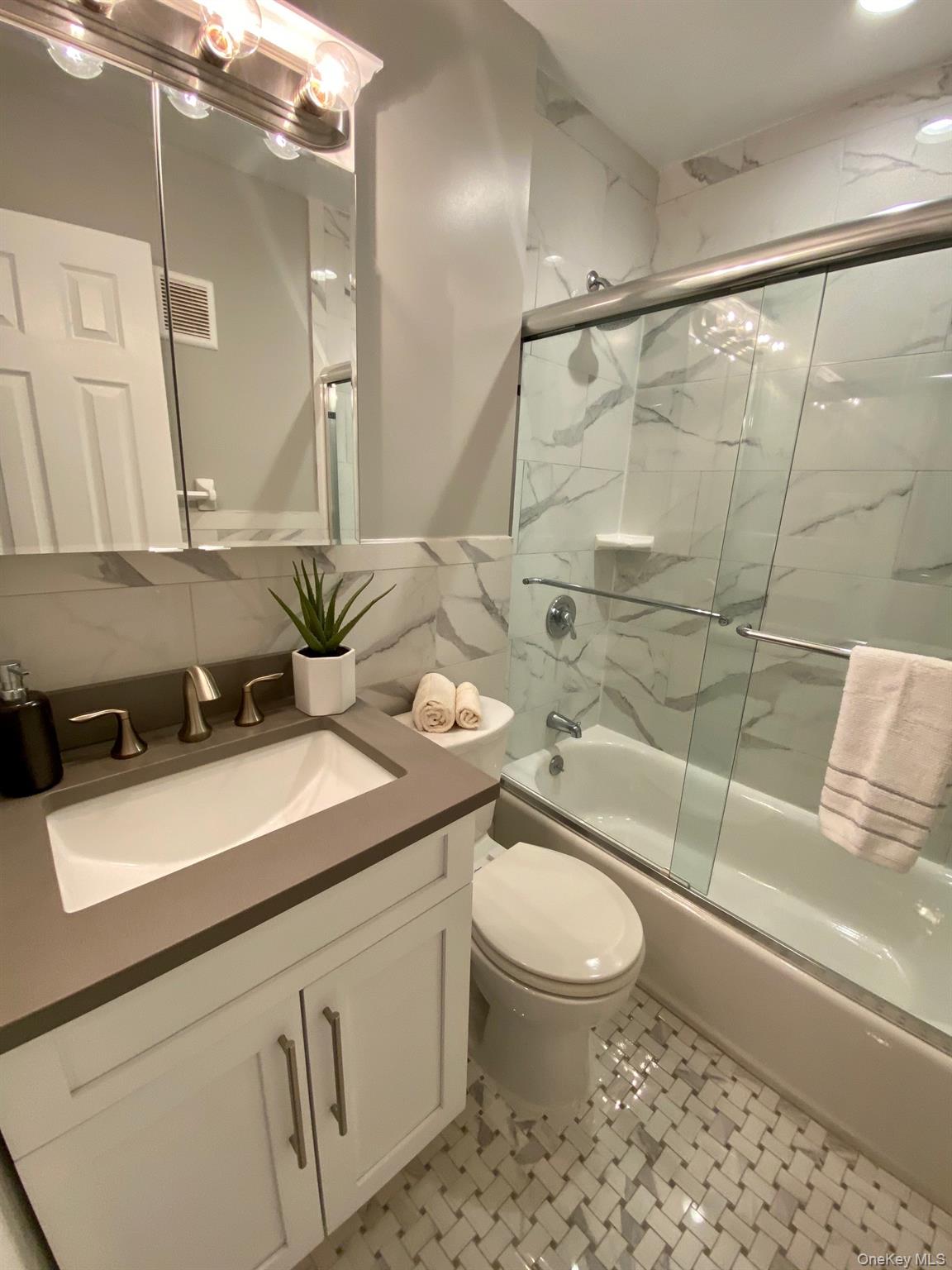 165 Westwood Drive, Unit 180 photo 8
