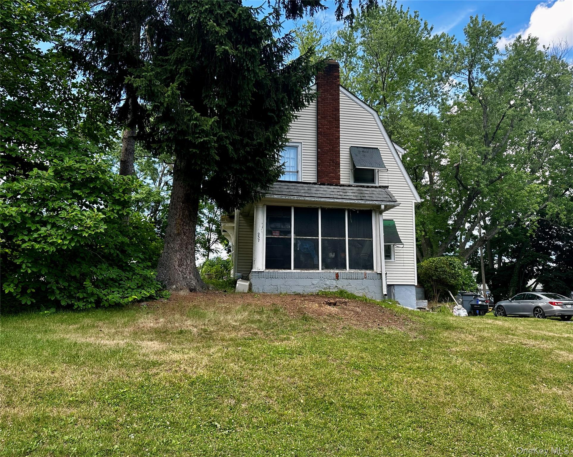 237 Windsor Highway – For Sale photo 2