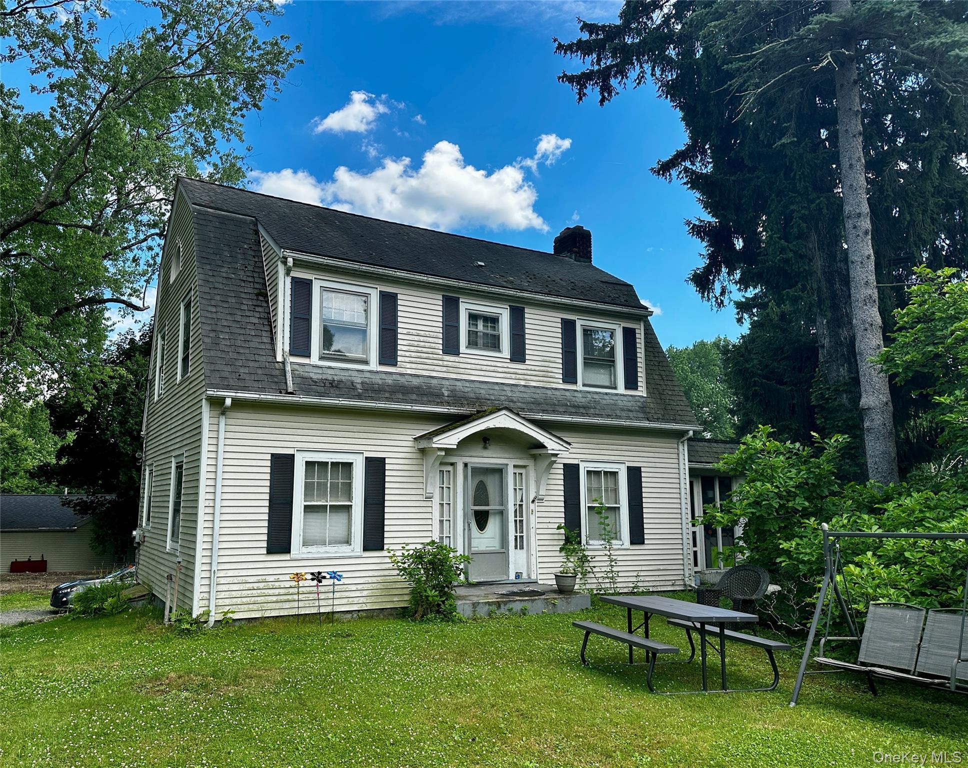 237 Windsor Highway – For Sale