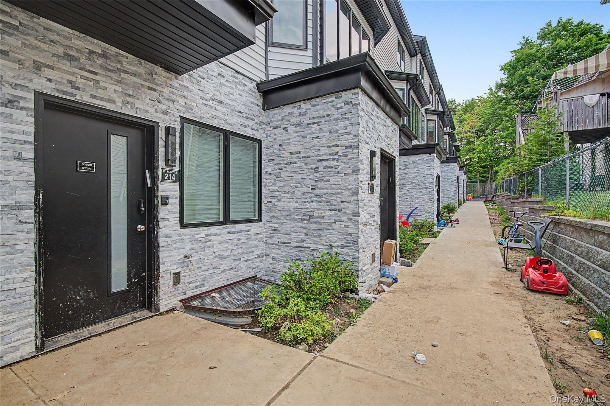 151 Blauvelt Road, Unit 214 photo 2