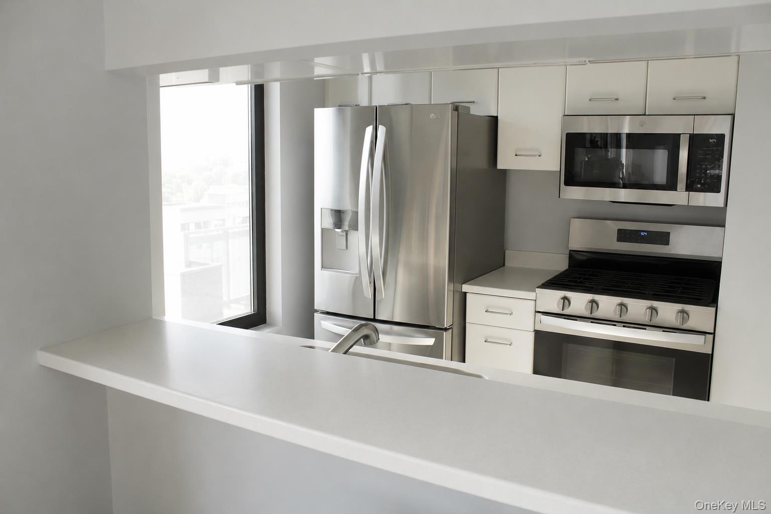 4 Martine Avenue, Unit 905 photo 5