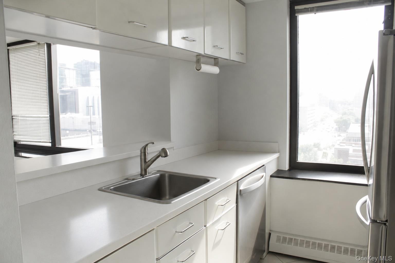 4 Martine Avenue, Unit 905 photo 6