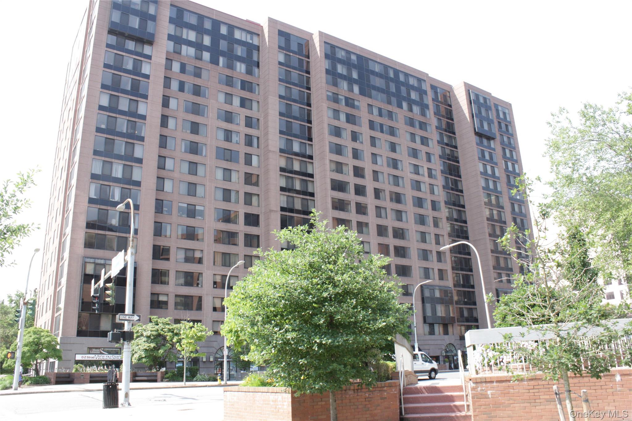 4 Martine Avenue, Unit 905