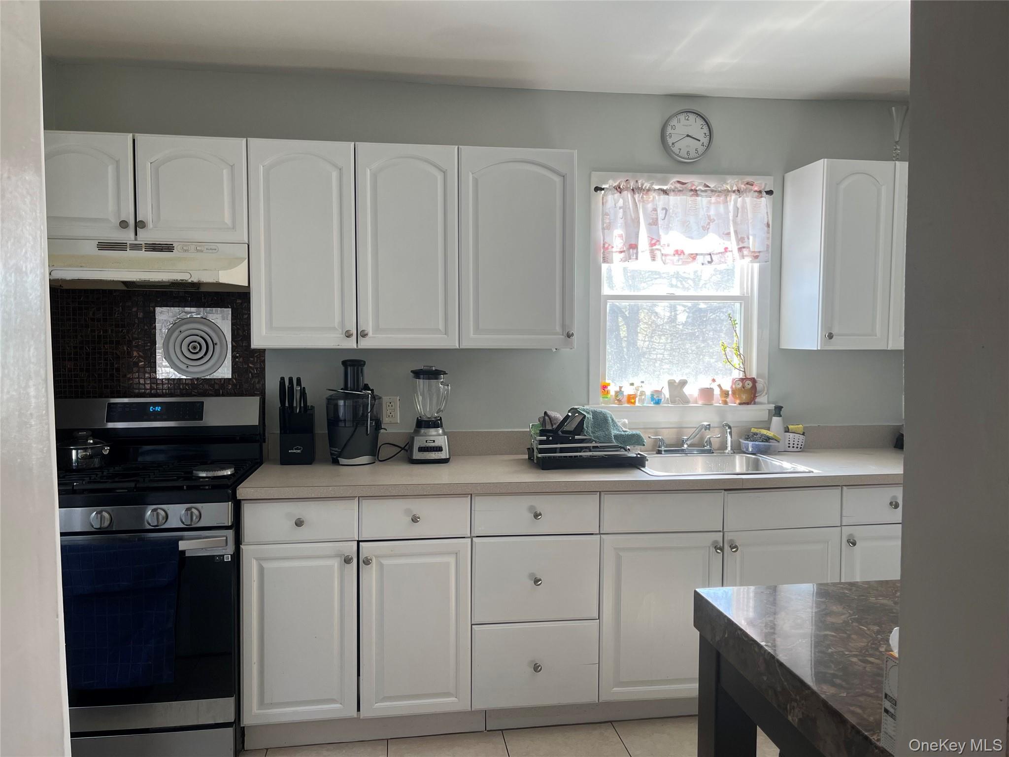 43 2nd Avenue – For Sale photo 2